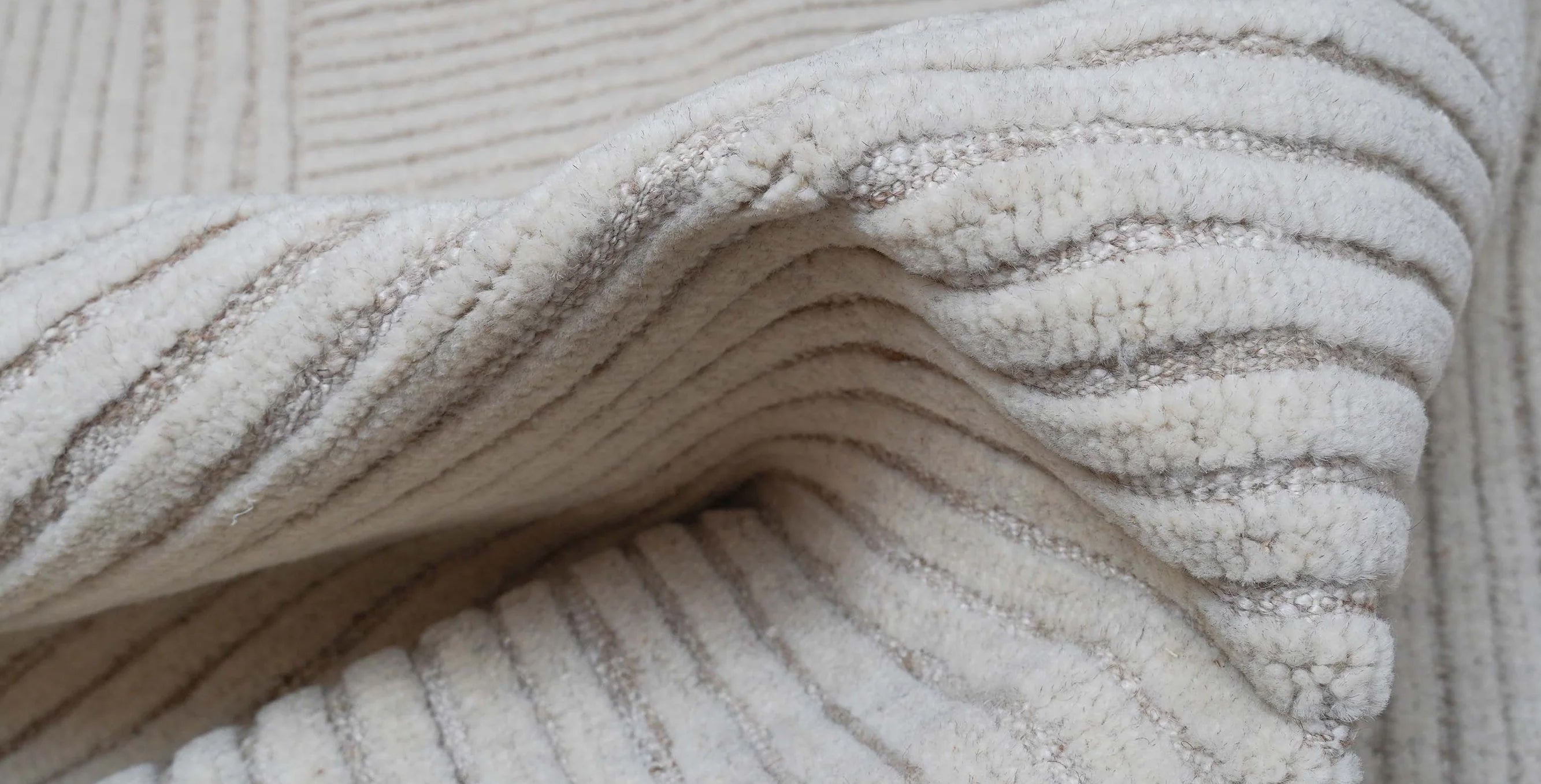 Weißer Teppich – Handgefertigte Perfektion