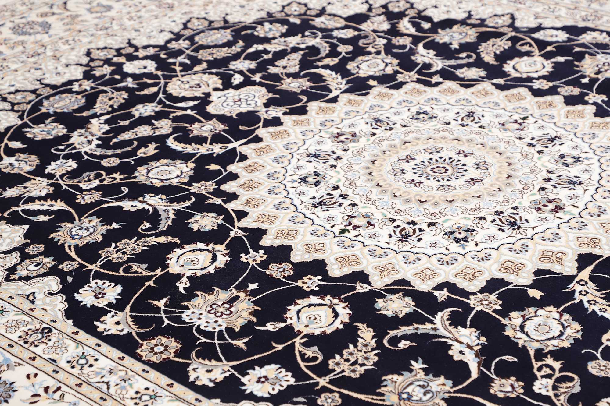 Nain | 316 x 259 cm | Nr. 12-352643