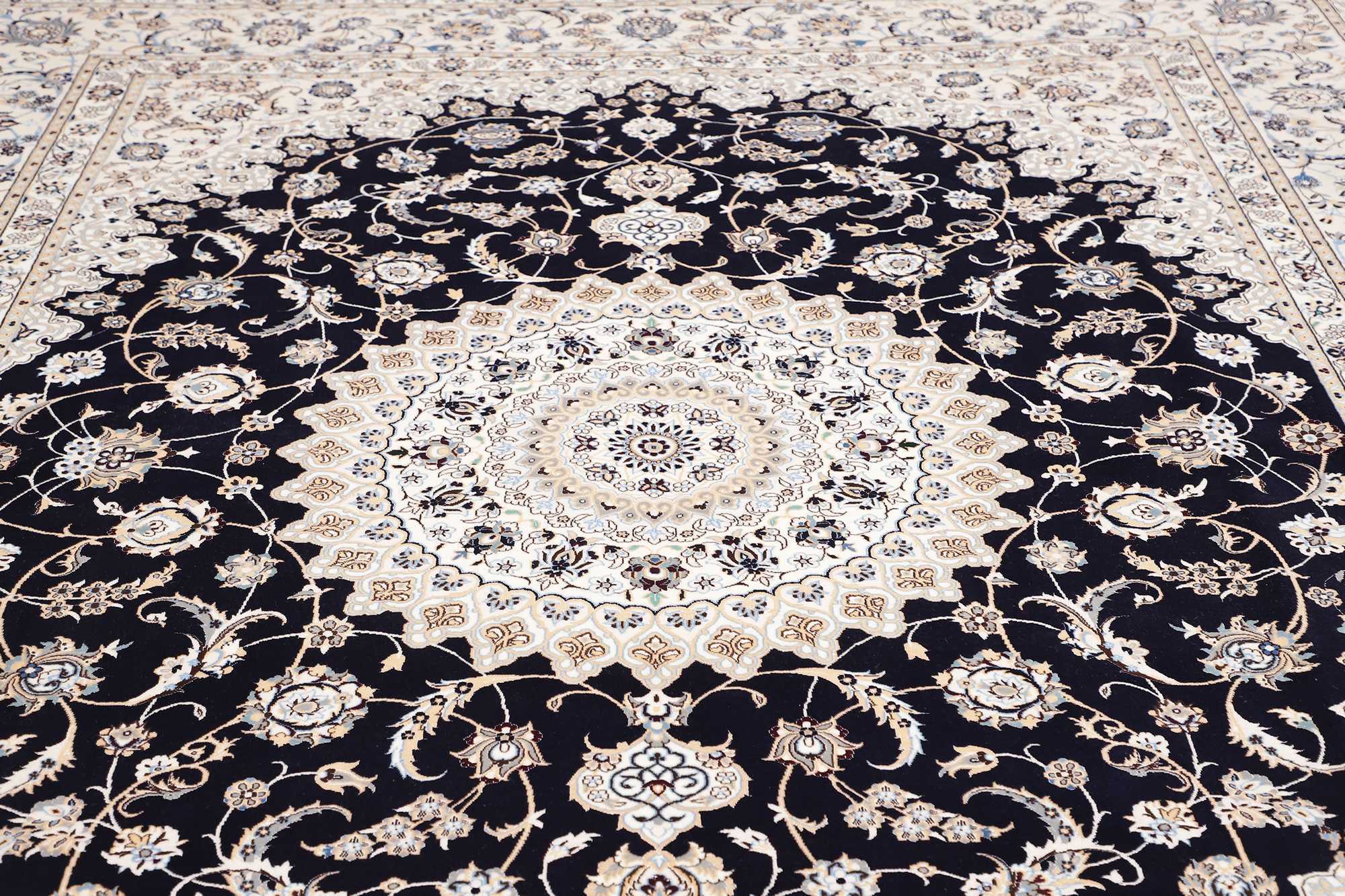 Nain | 316 x 259 cm | Nr. 12-352643