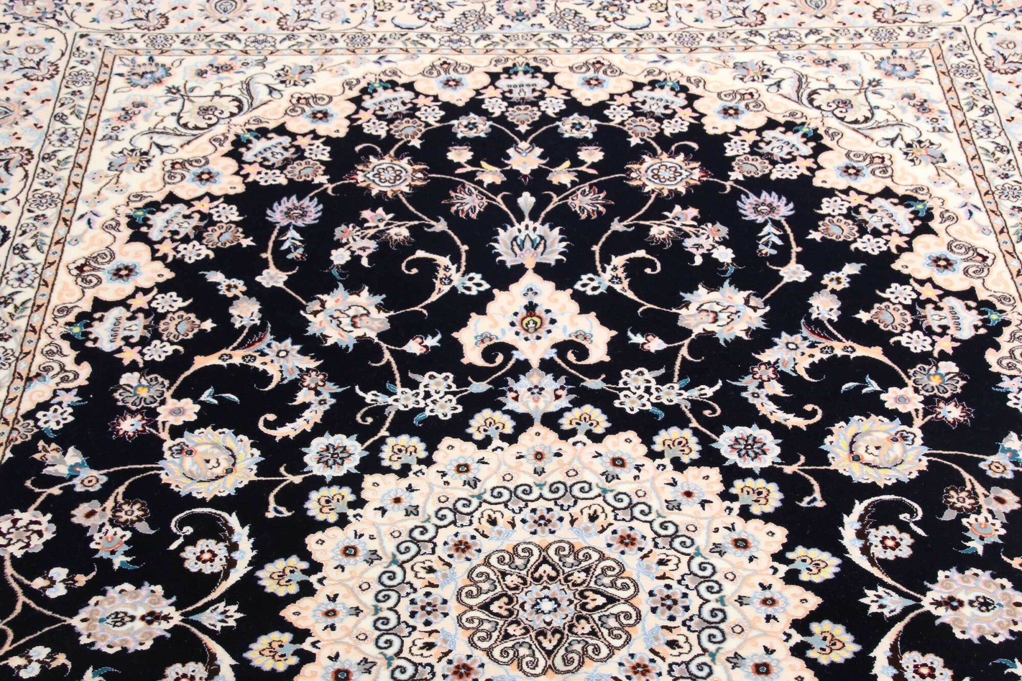 Nain | 245 cm x 158 cm | Nr. 12-352881