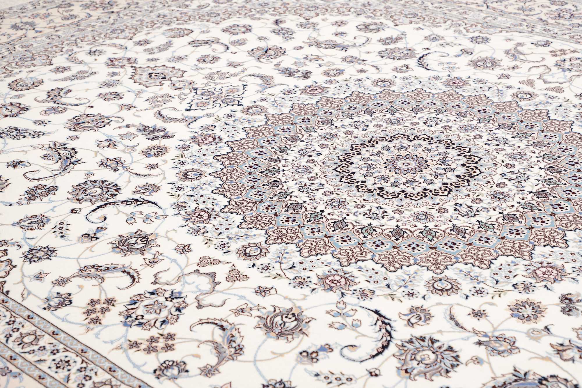 Nain | 409 cm x 304 cm | Nr. 12-352965