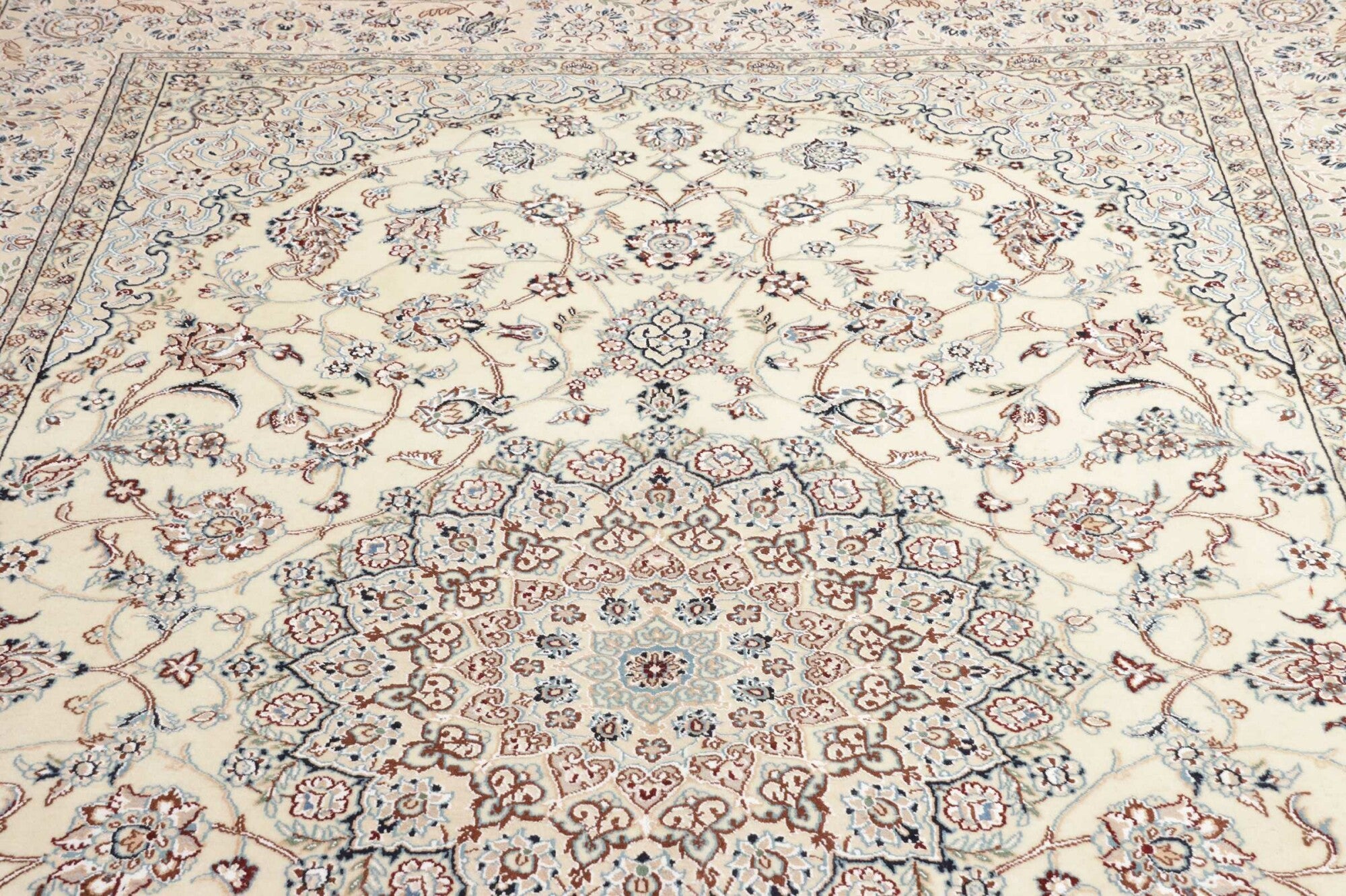 Nain | 332 cm x 210 cm | Nr. 12-393388