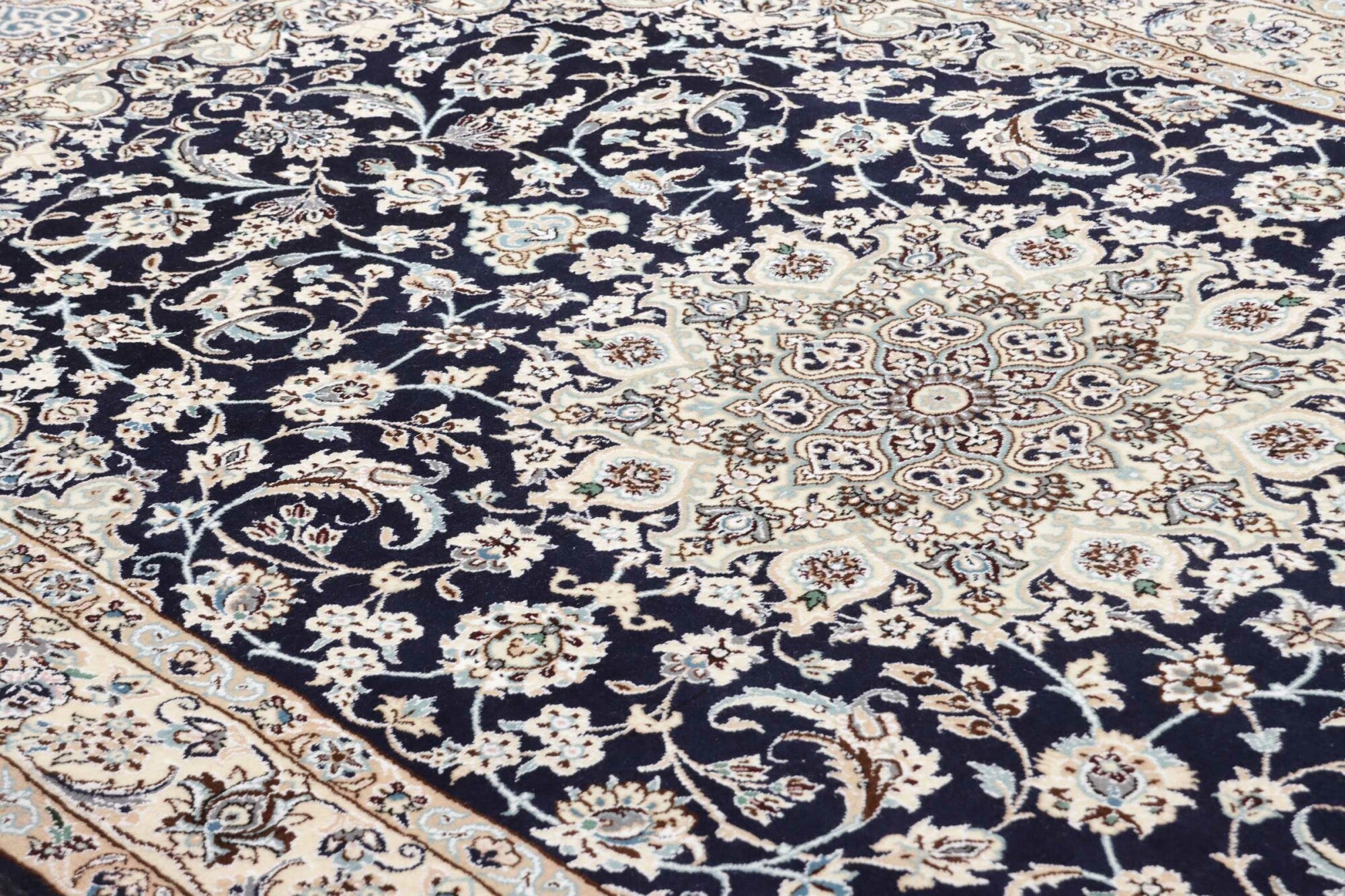 Nain | 235 cm x 143 cm | Nr. 12-401464