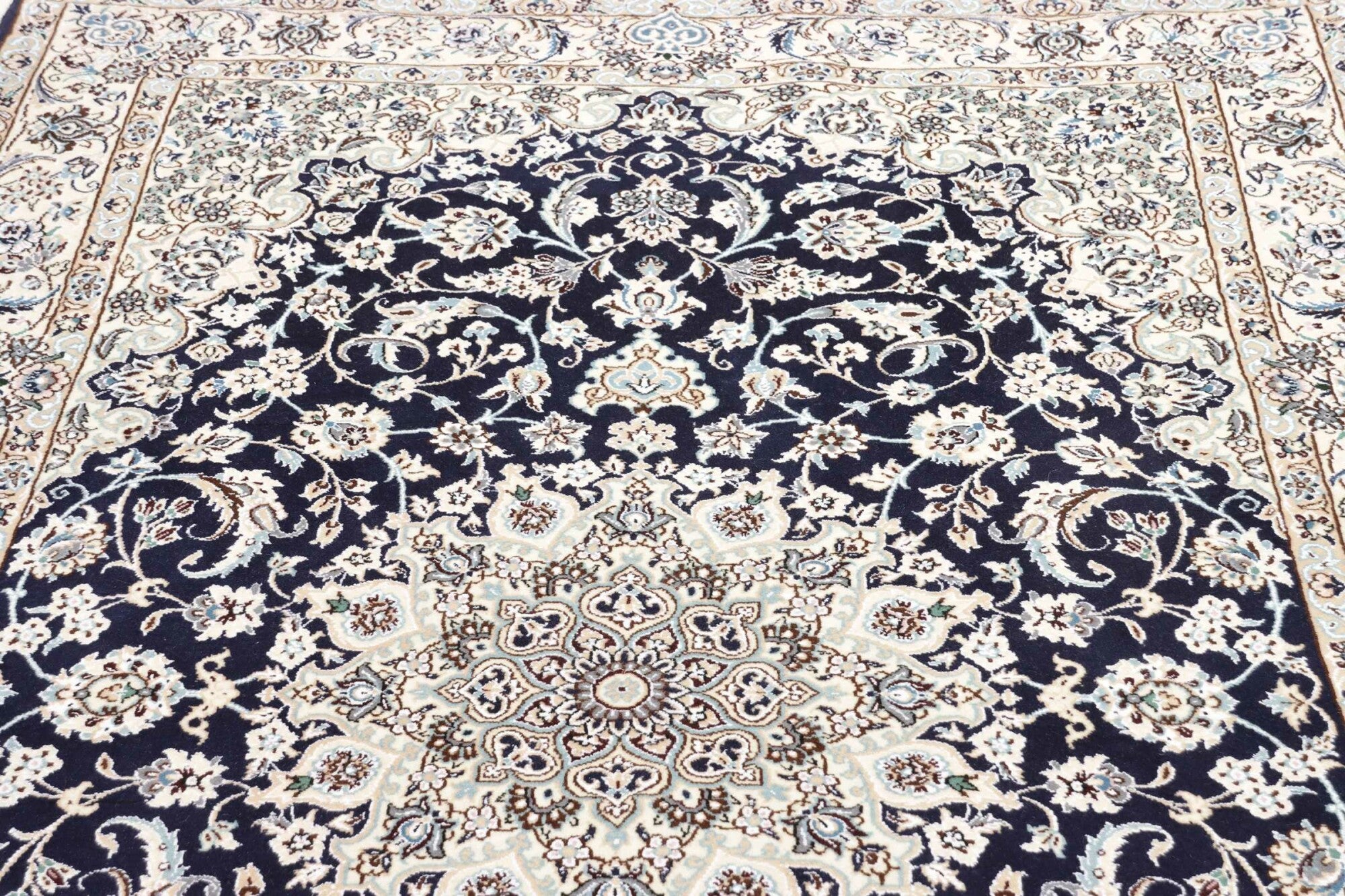 Nain | 235 cm x 143 cm | Nr. 12-401464