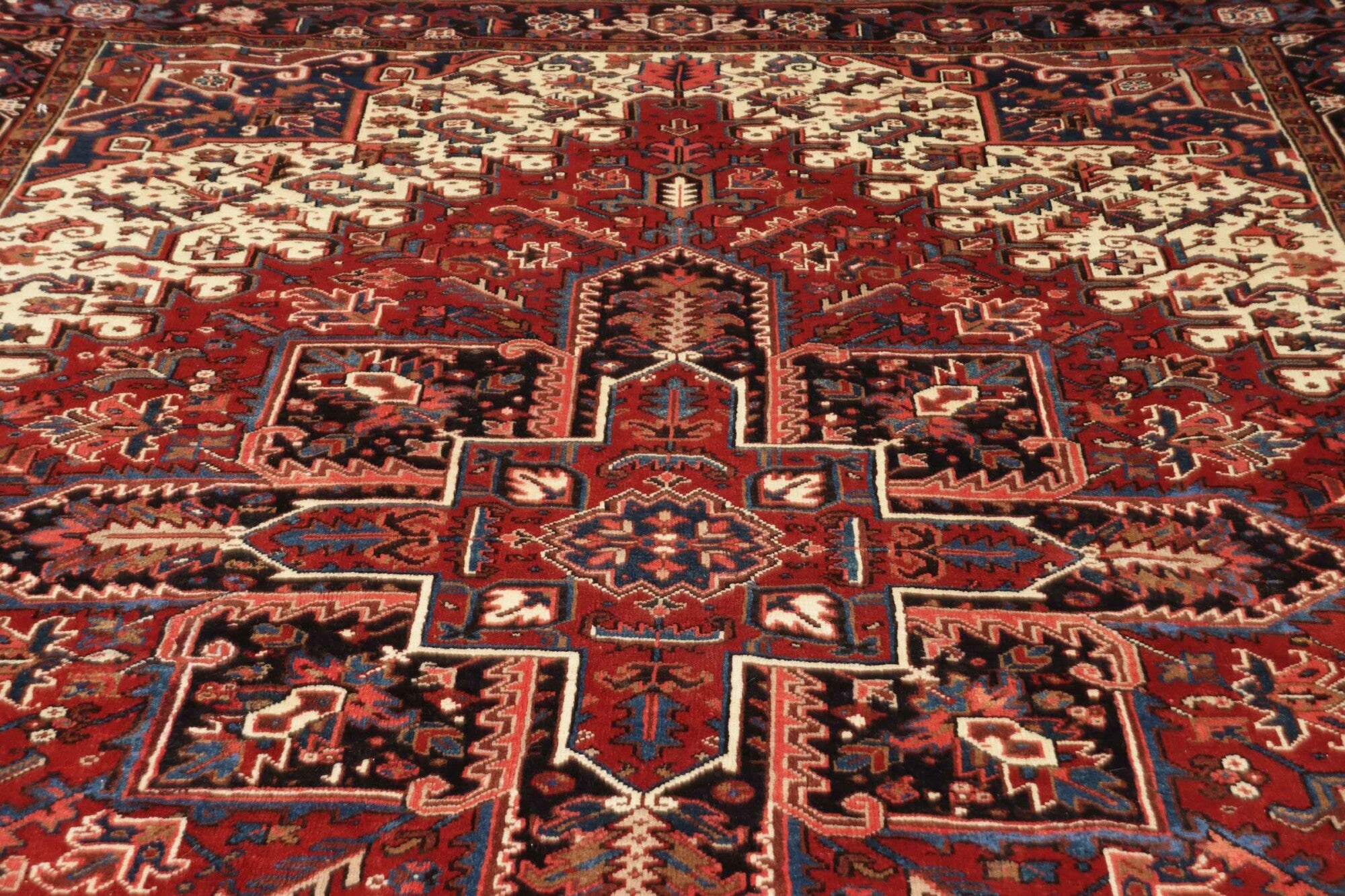 Heriz | 328 x 255 cm | Nr. 12-415906