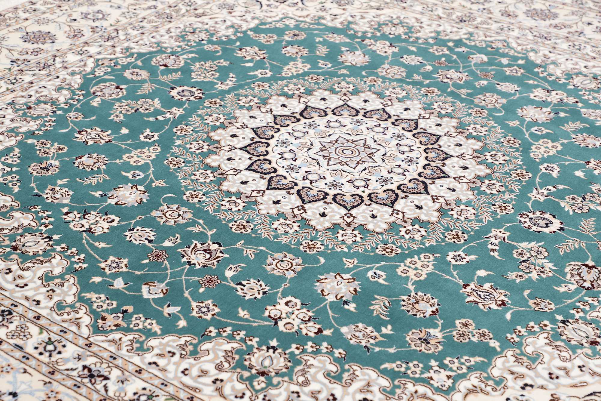 Nain | 248 cm x 253 cm | Nr. 12-445582
