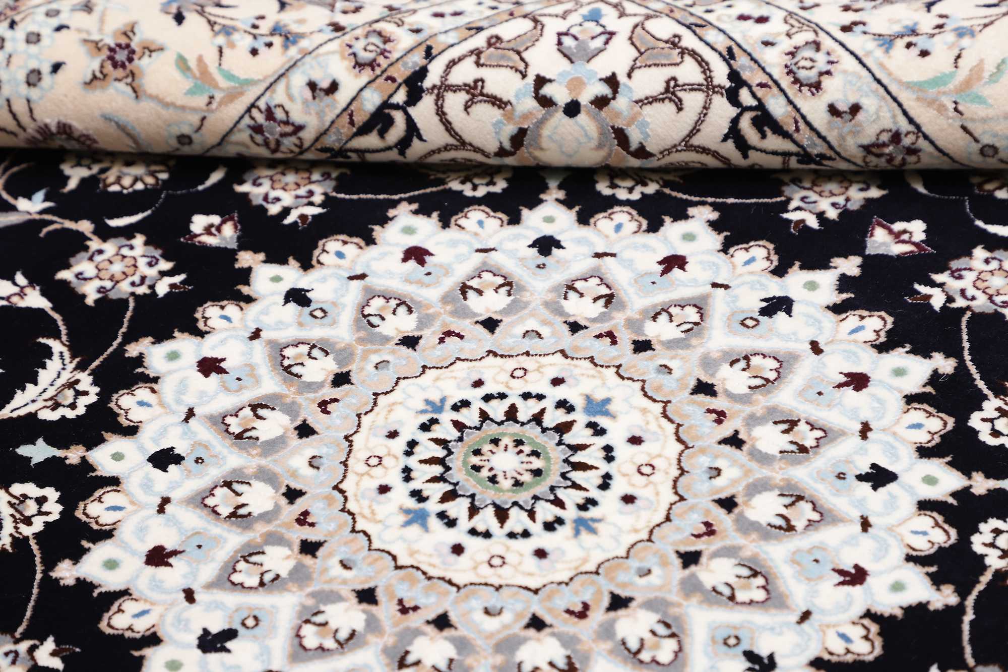 Nain | 170 cm x 172 cm | Nr. 12-445688