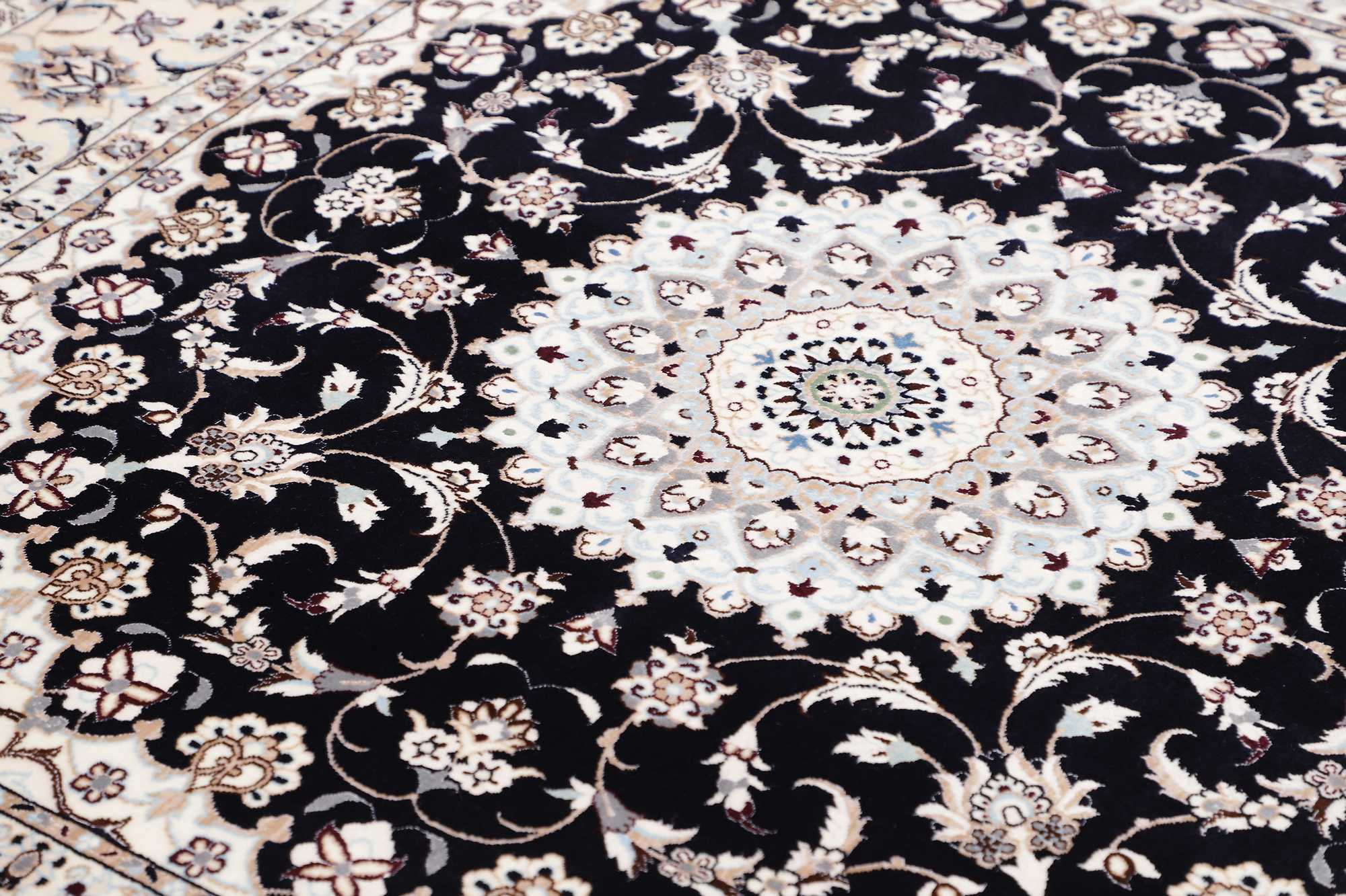 Nain | 170 cm x 172 cm | Nr. 12-445688