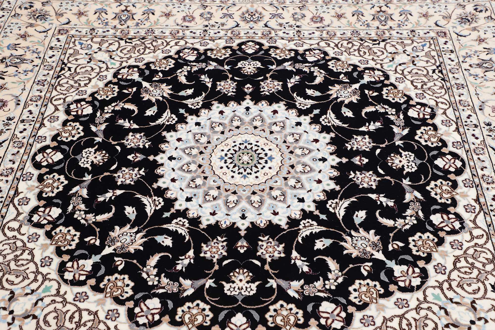 Nain | 170 cm x 172 cm | Nr. 12-445688