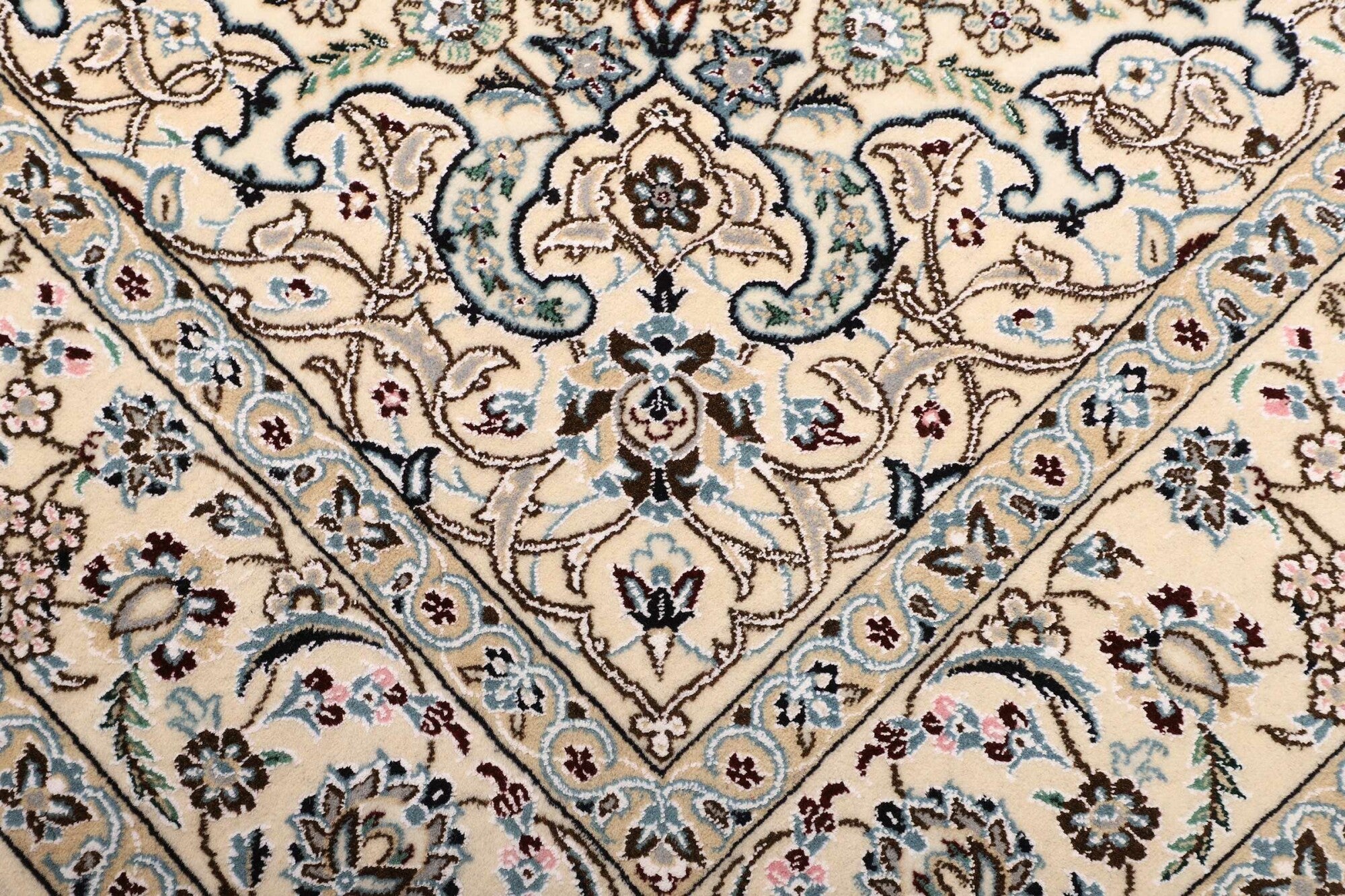 Nain | 210 cm x 201 cm | Nr. 12-466248