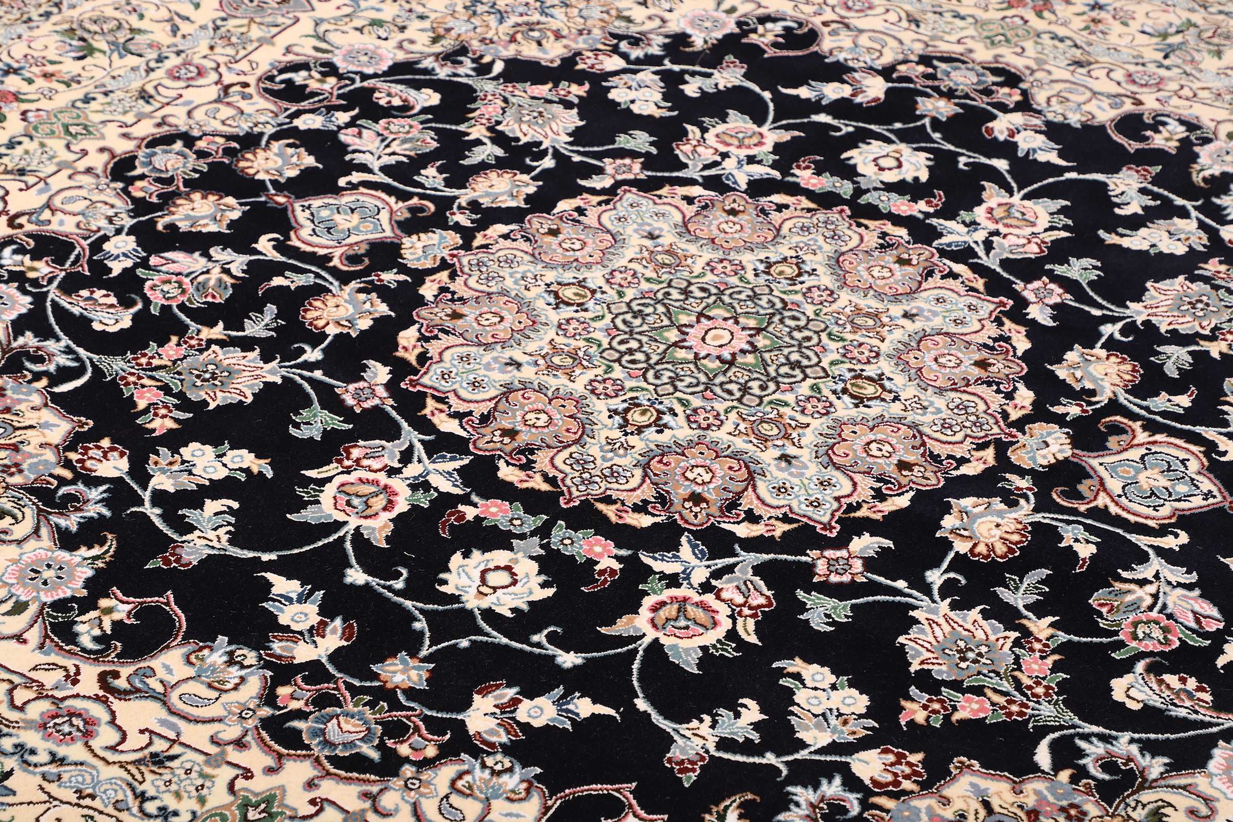 Nain | 207 cm x 197 cm | Nr. 12-469418