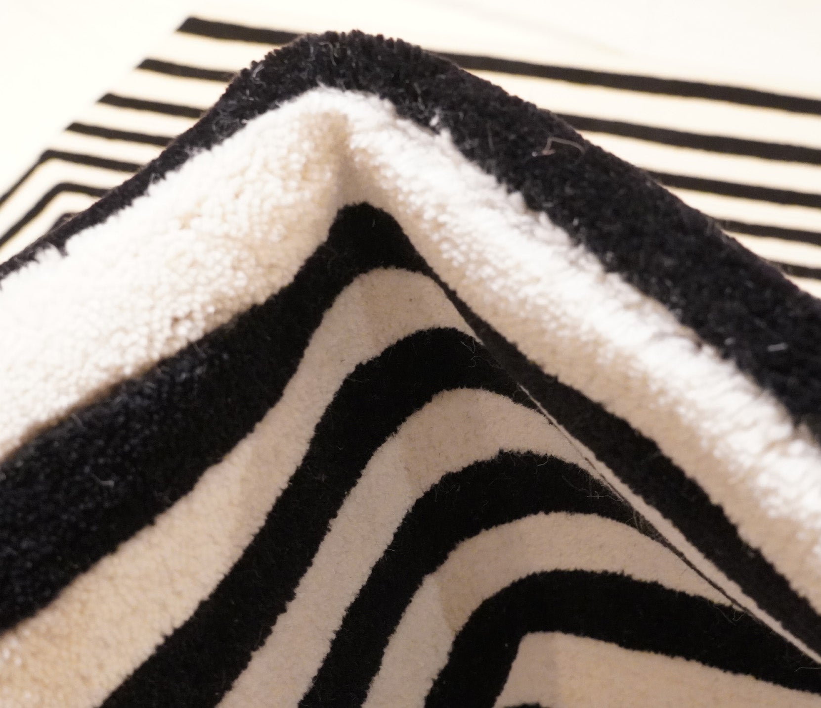 Handgetufteter Moderner Designer Teppich | 244 cm x 152 cm | Nr. Z-3904