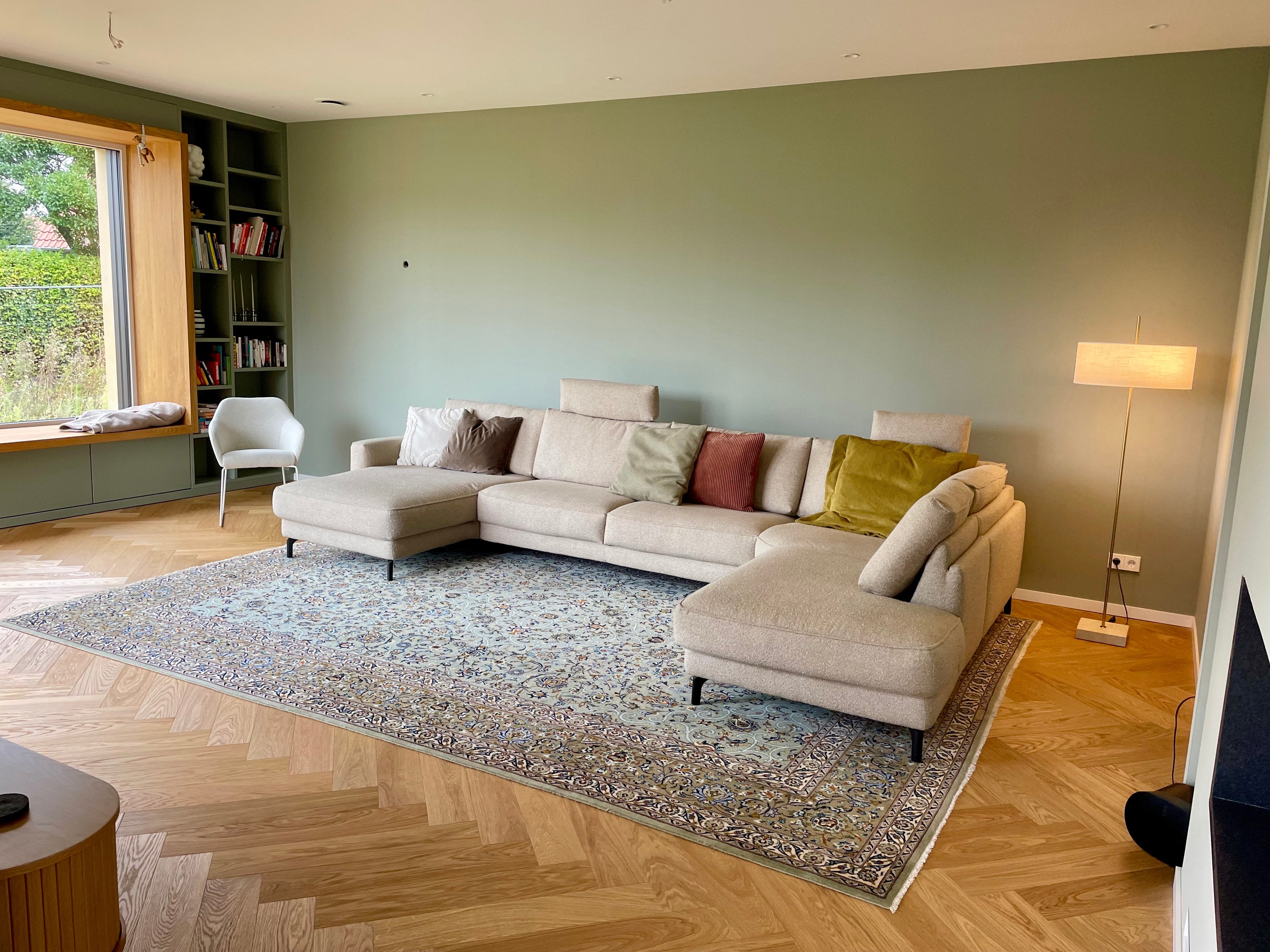 grüner Orientteppich im Wohnzimmer