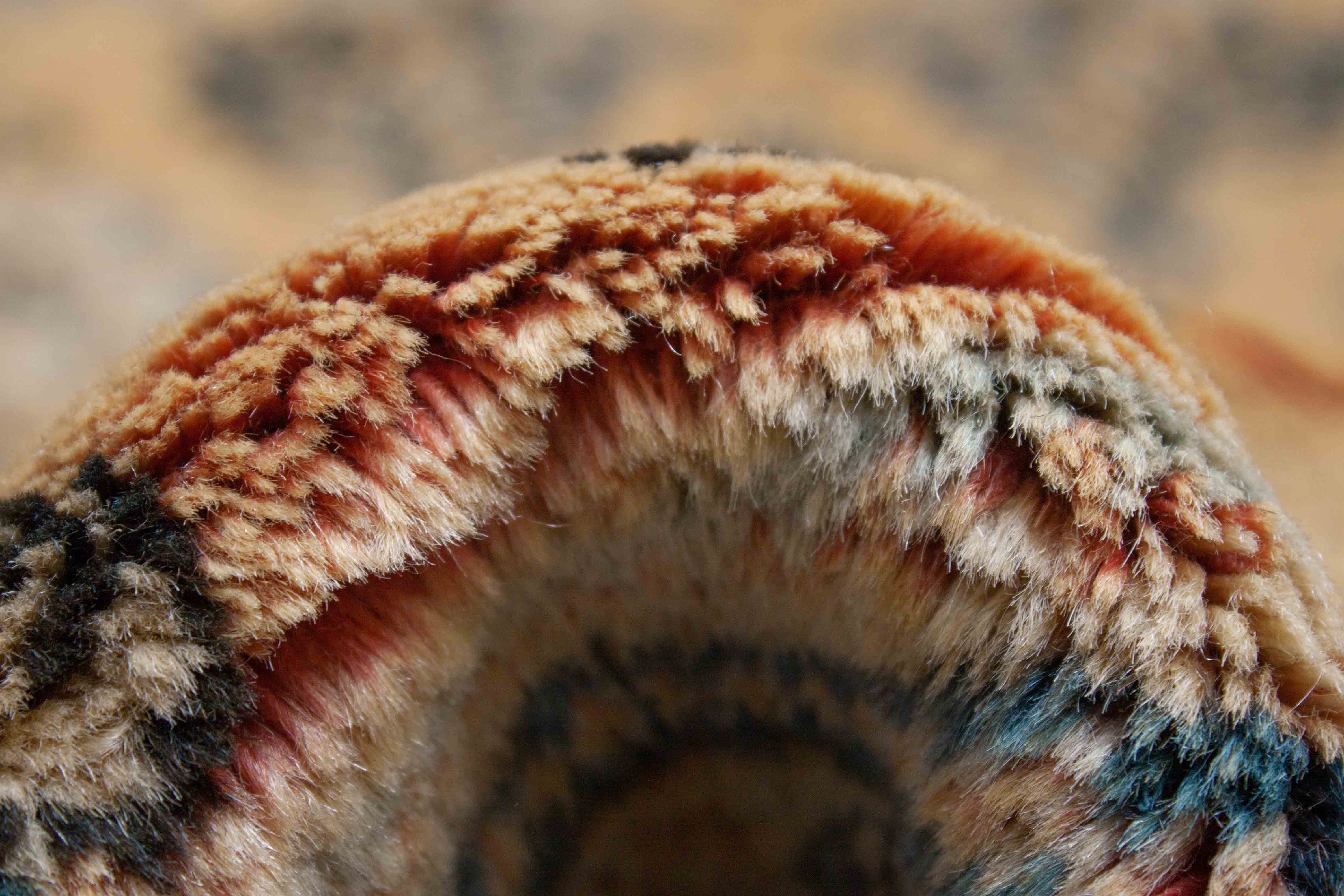 Eine Fotoaufnahme eines Re-Import Sarough Teppichs.