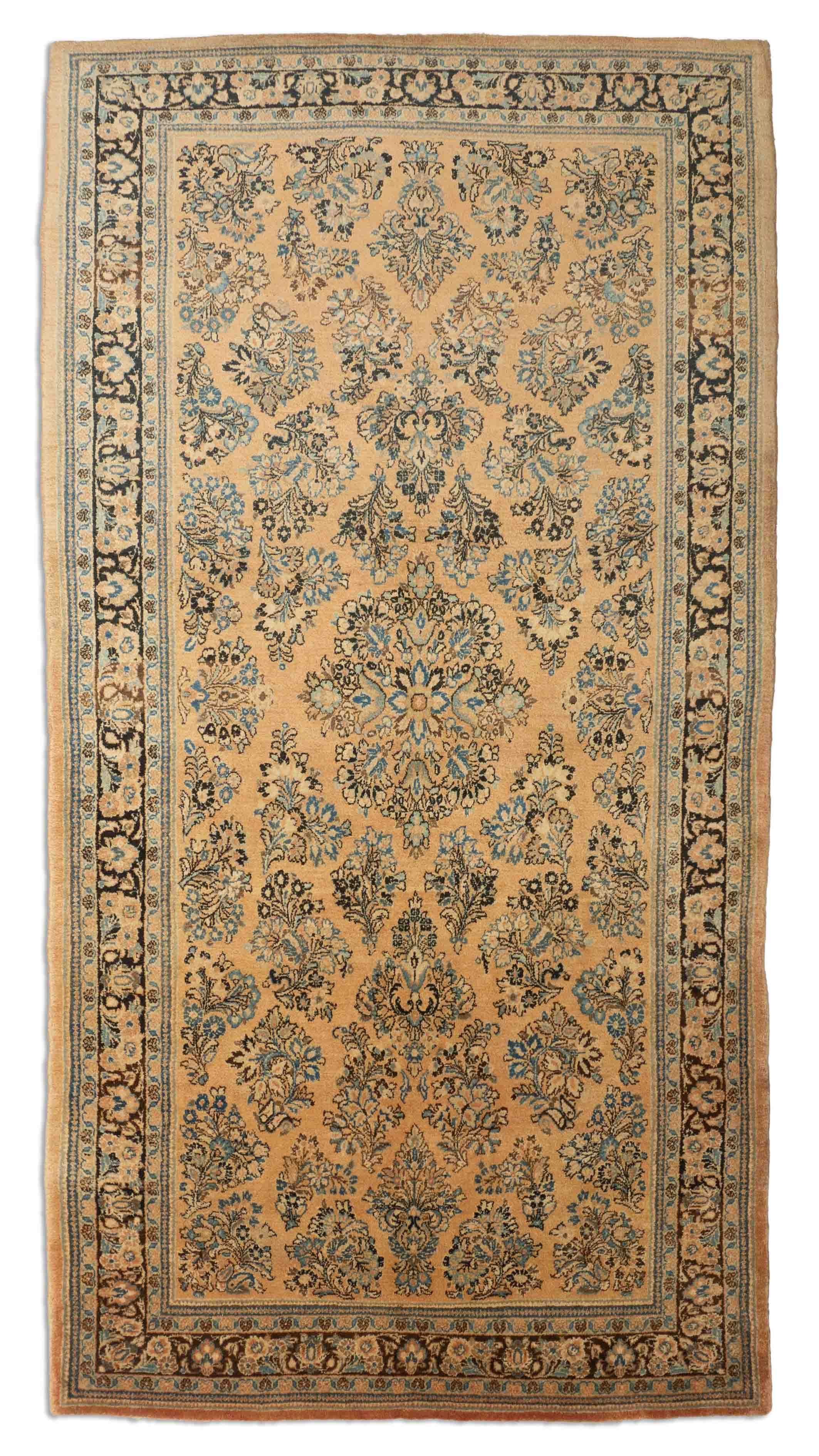 Eine Fotoaufnahme eines Re-Import Sarough Teppichs.