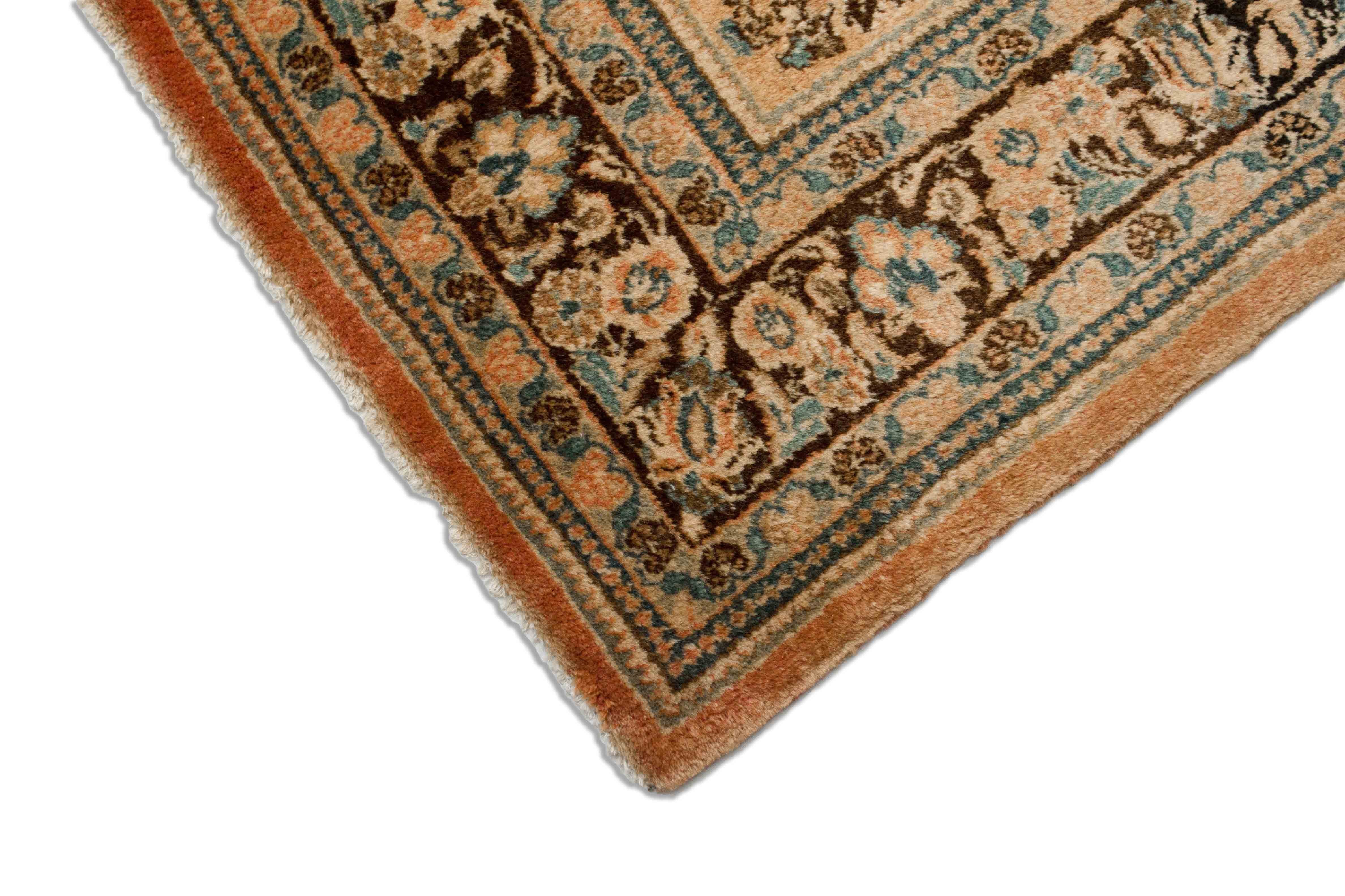 Eine Fotoaufnahme eines Re-Import Sarough Teppichs.