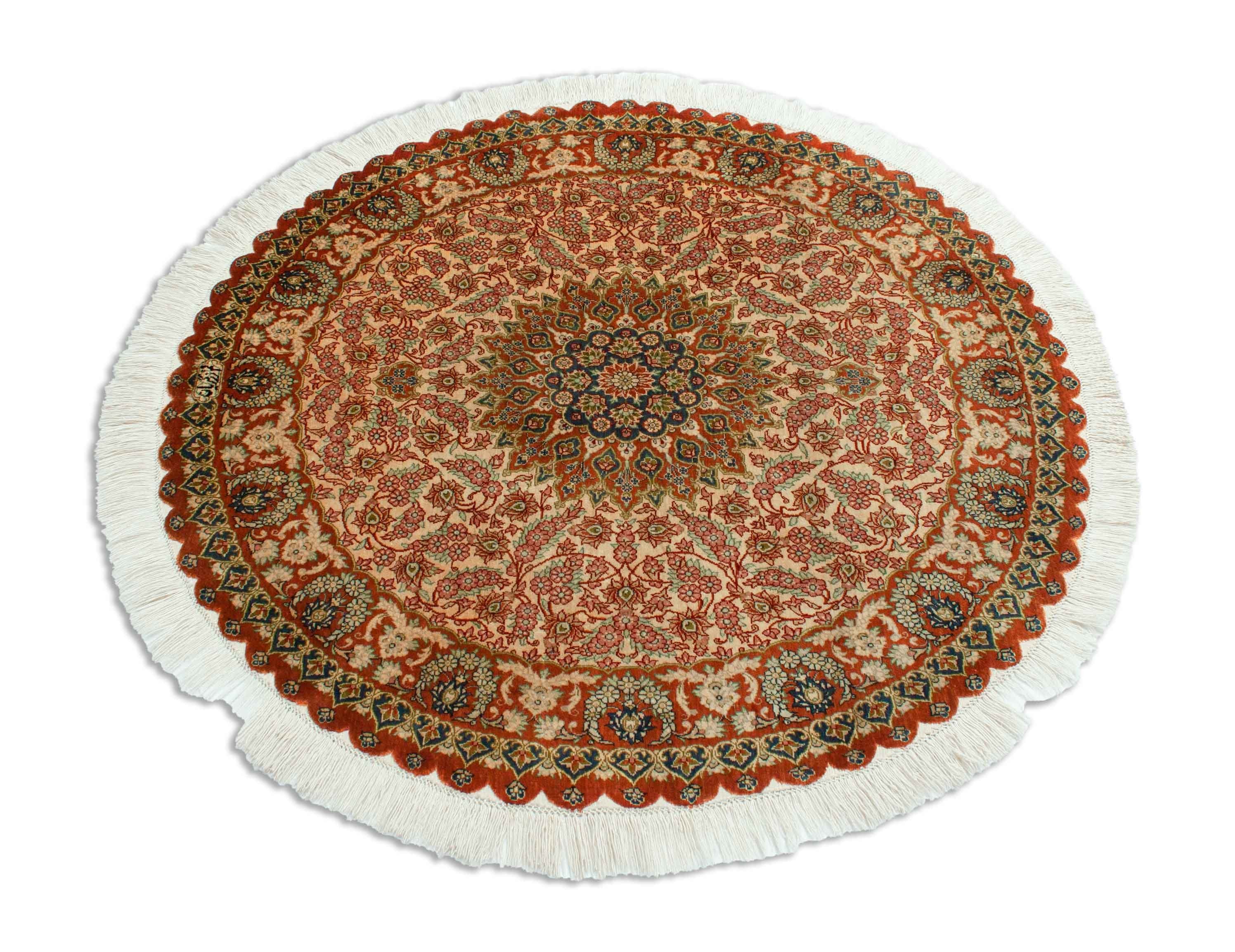 Eine Fotoaufnahme eines Ghom Teppichs.