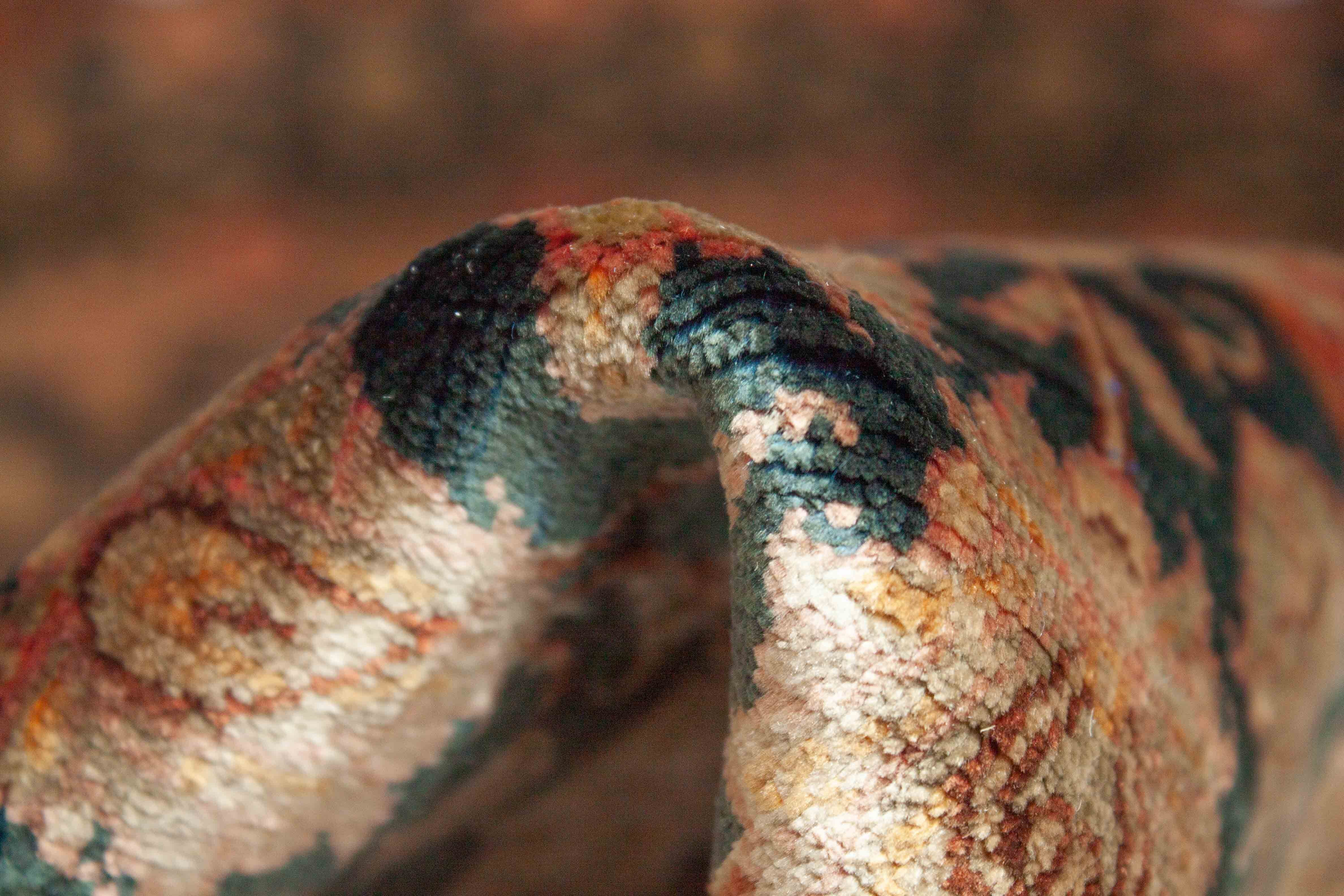 Eine Fotoaufnahme eines Ghom Teppichs.