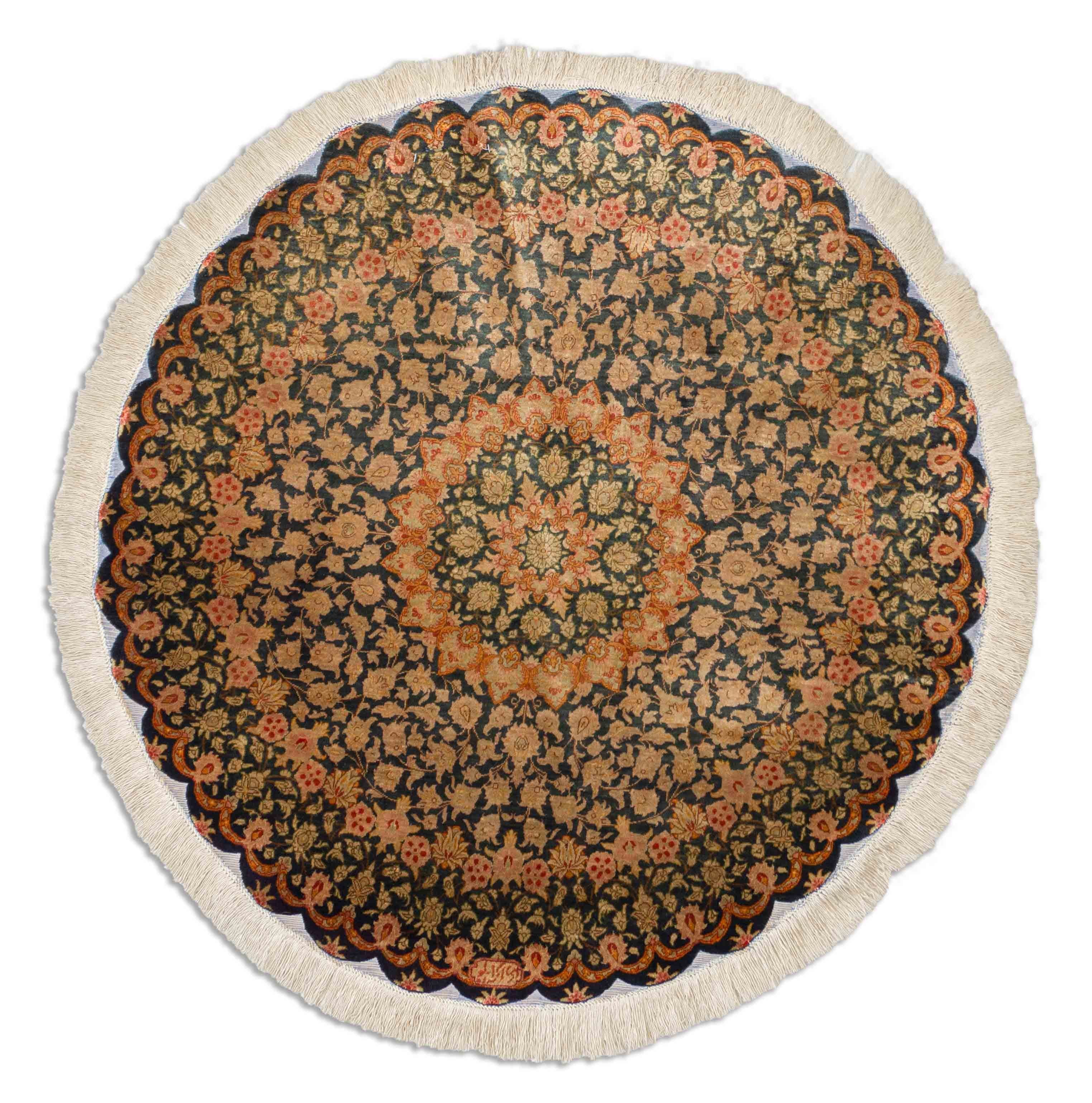 Eine Fotoaufnahme eines Ghom Teppichs.