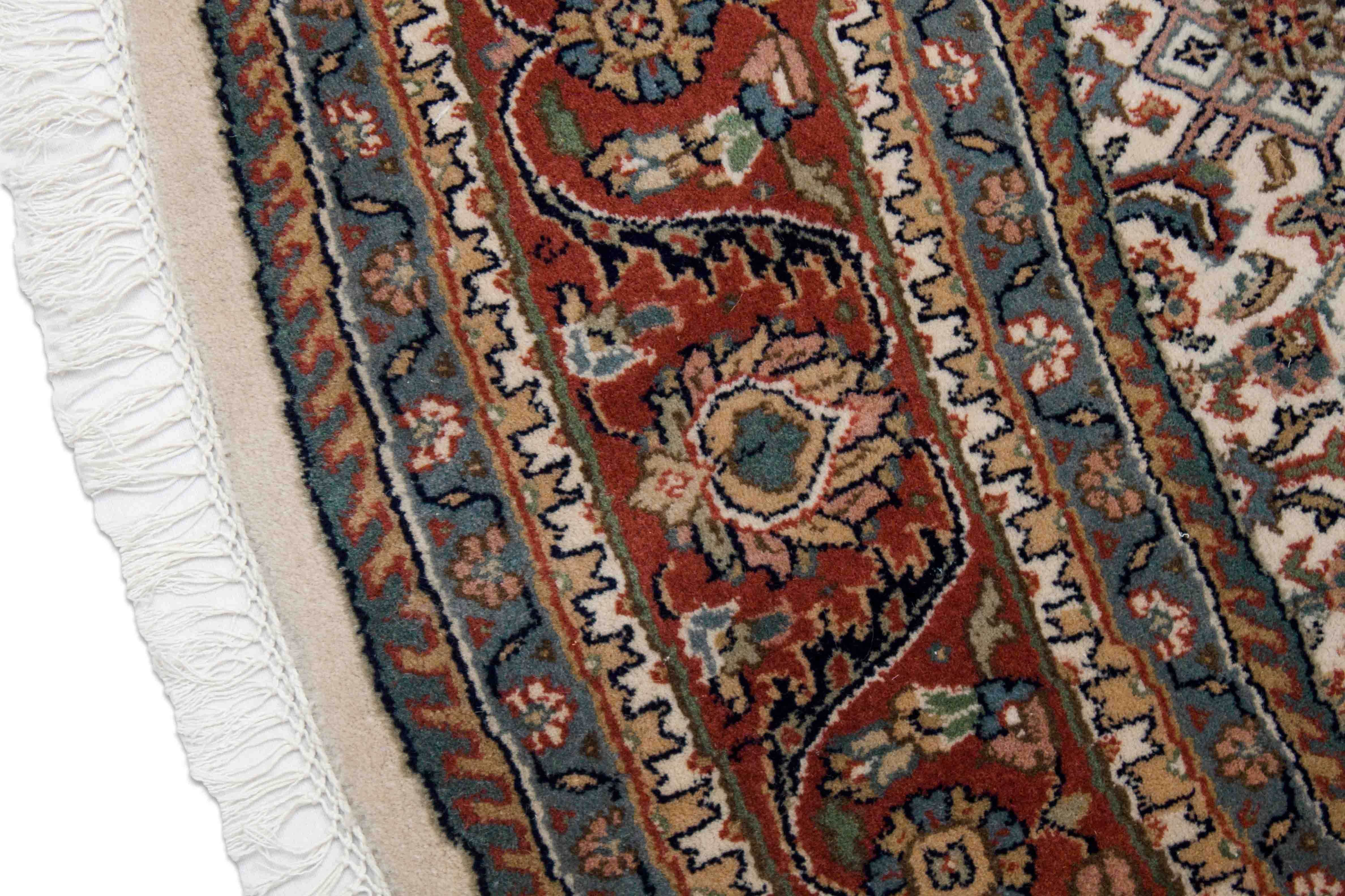 Eine Fotoaufnahme eines Herati Teppichs.