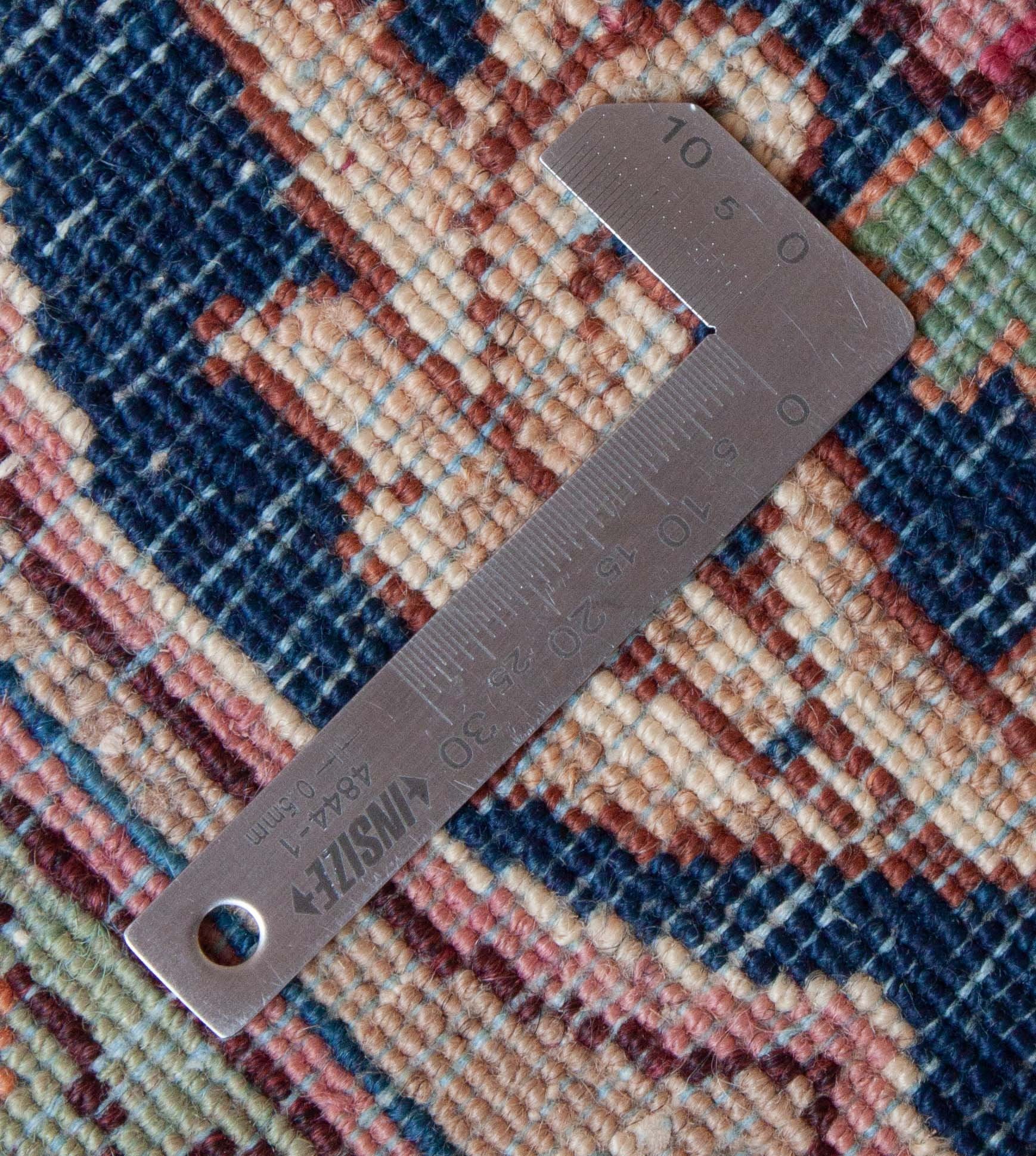 Eine Fotoaufnahme eines Kerman Lavar Teppichs.