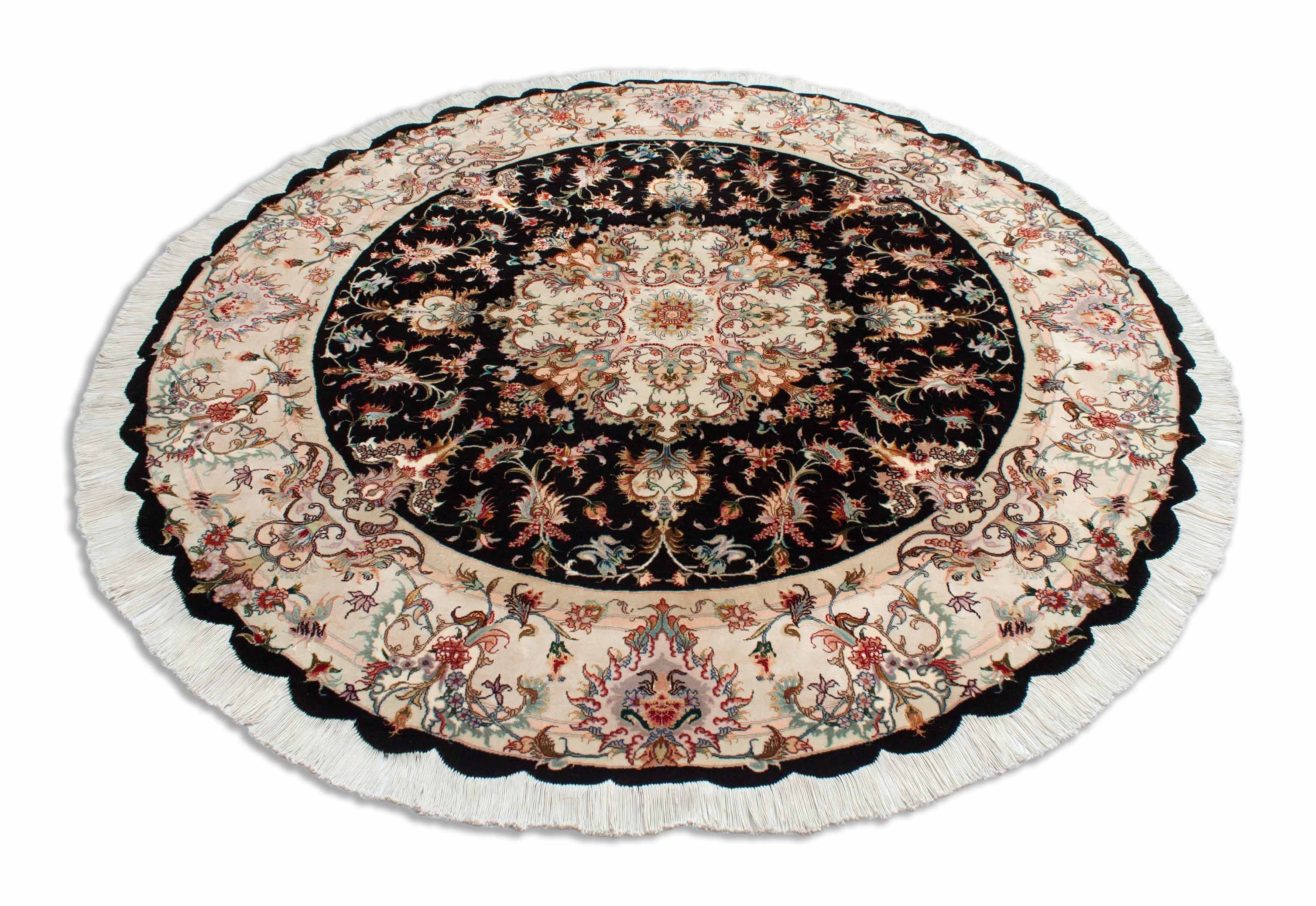 Eine Fotoaufnahme eines Täbriz Teppichs.