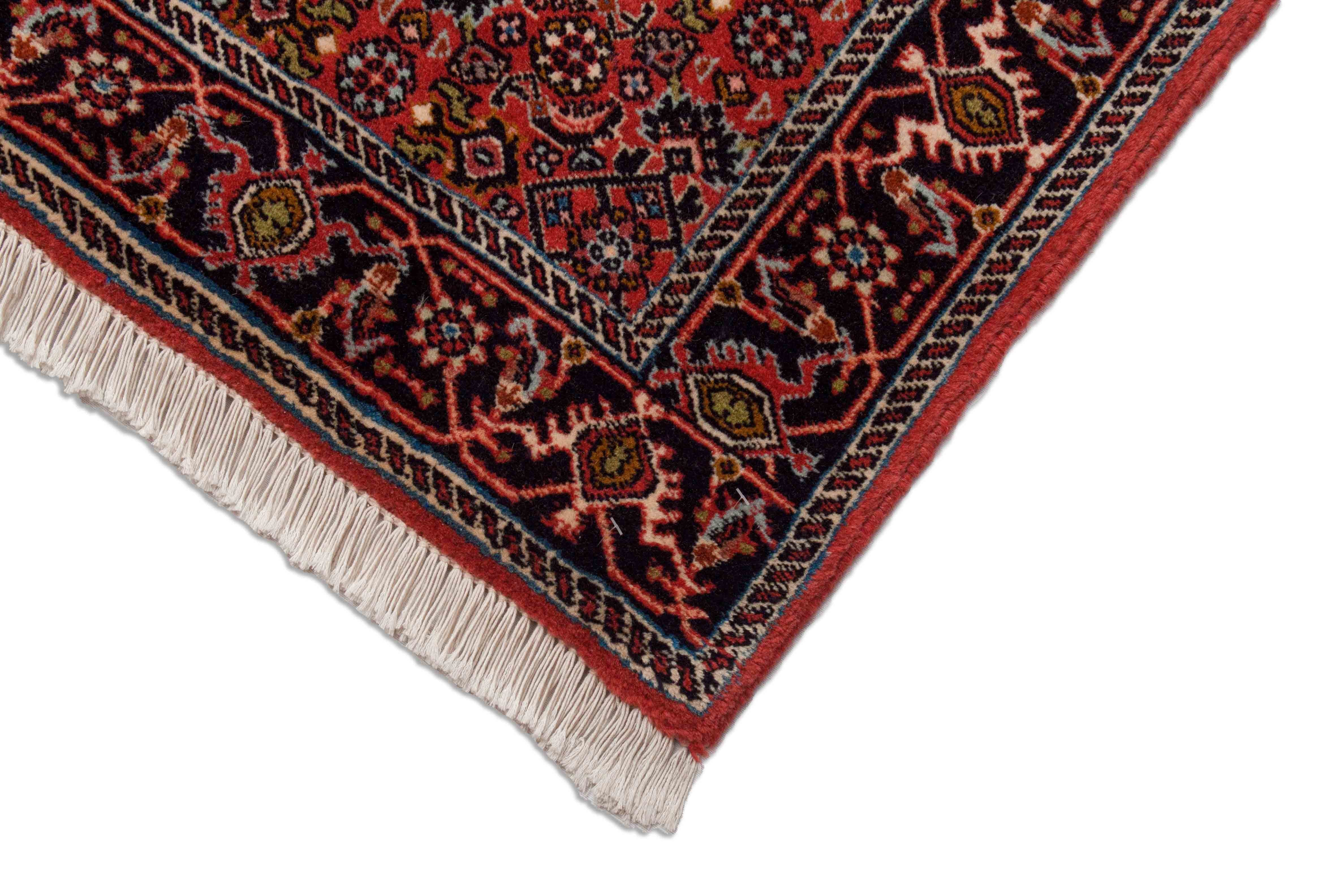 Eine Fotoaufnahme eines Bidjar Teppichs.