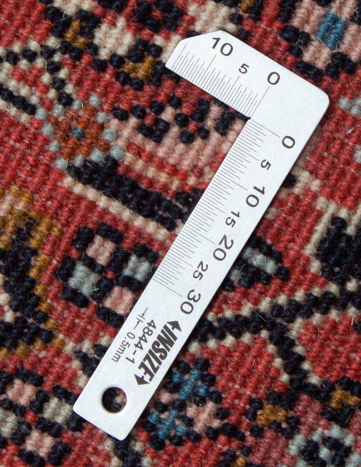 Eine Fotoaufnahme eines Bidjar Teppichs.