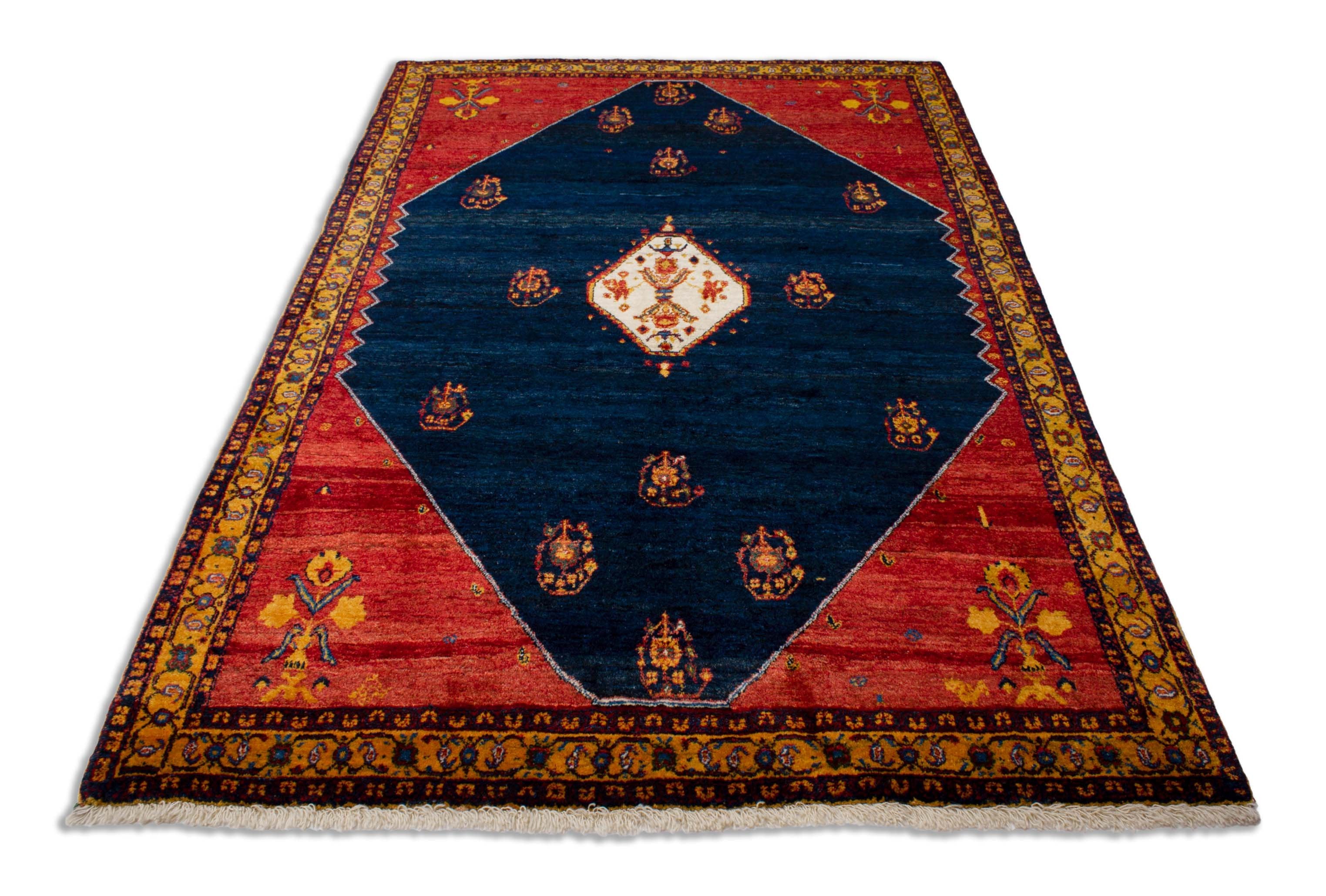 Eine Fotoaufnahme eines Lori Teppichs.