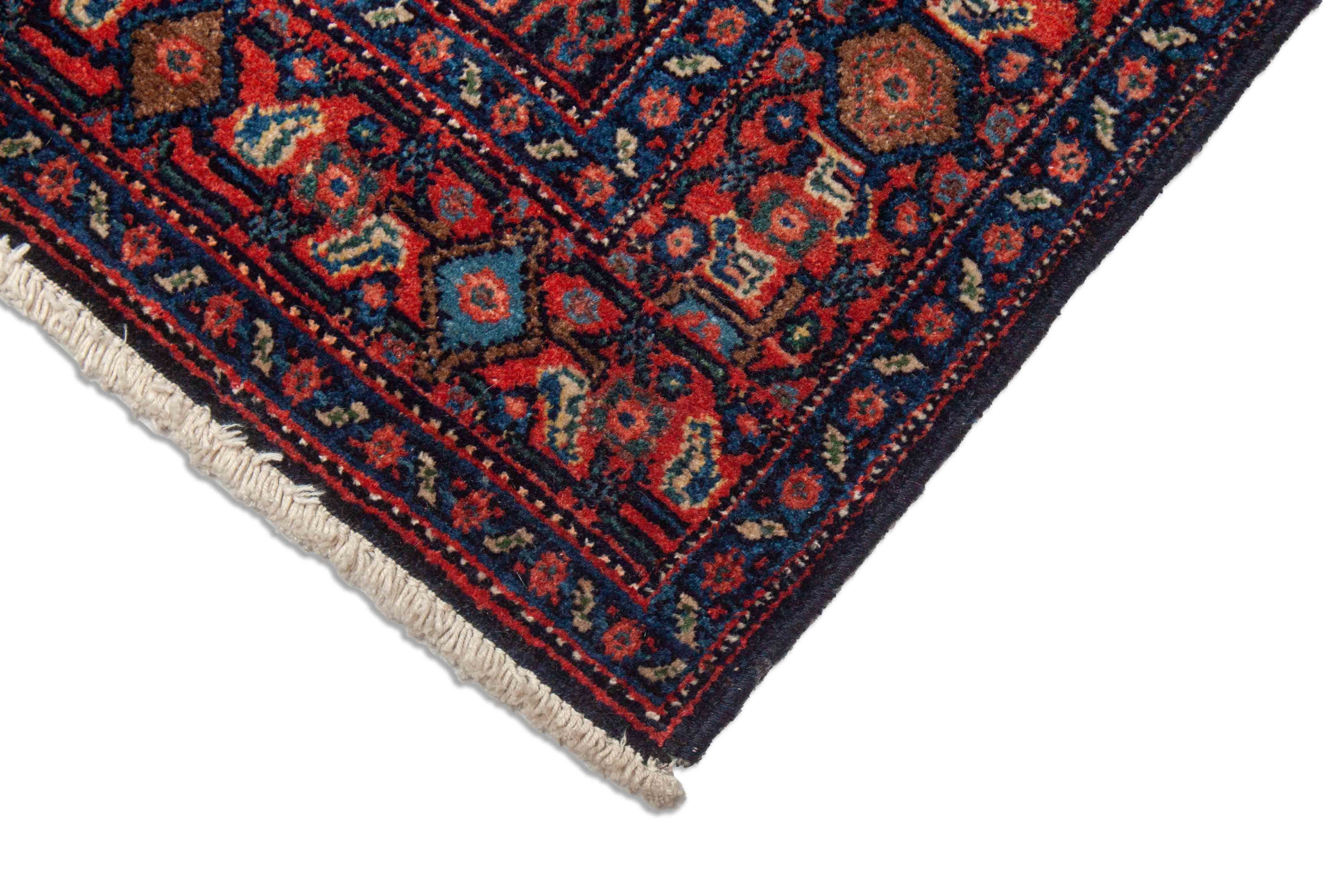 Eine Fotoaufnahme eines Senneh Teppichs.