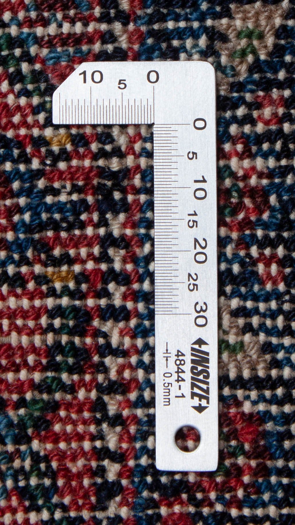 Eine Fotoaufnahme eines Senneh Teppichs.