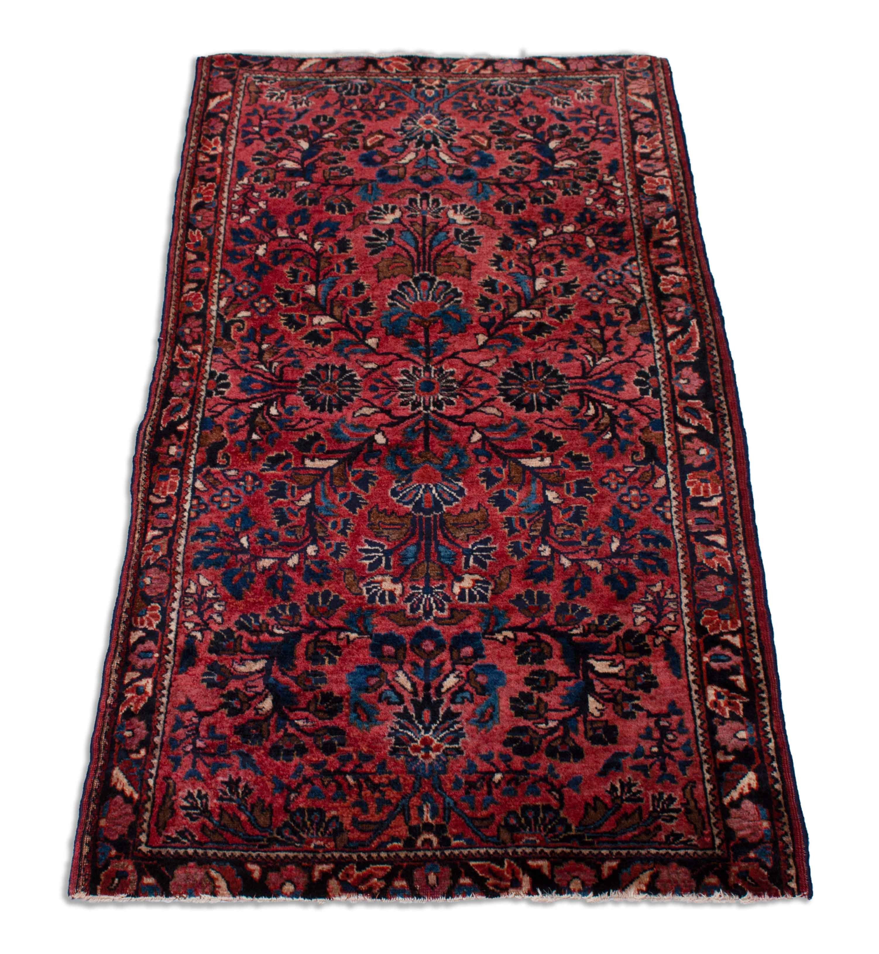 Eine Fotoaufnahme eines Re-Import Sarough Teppichs.