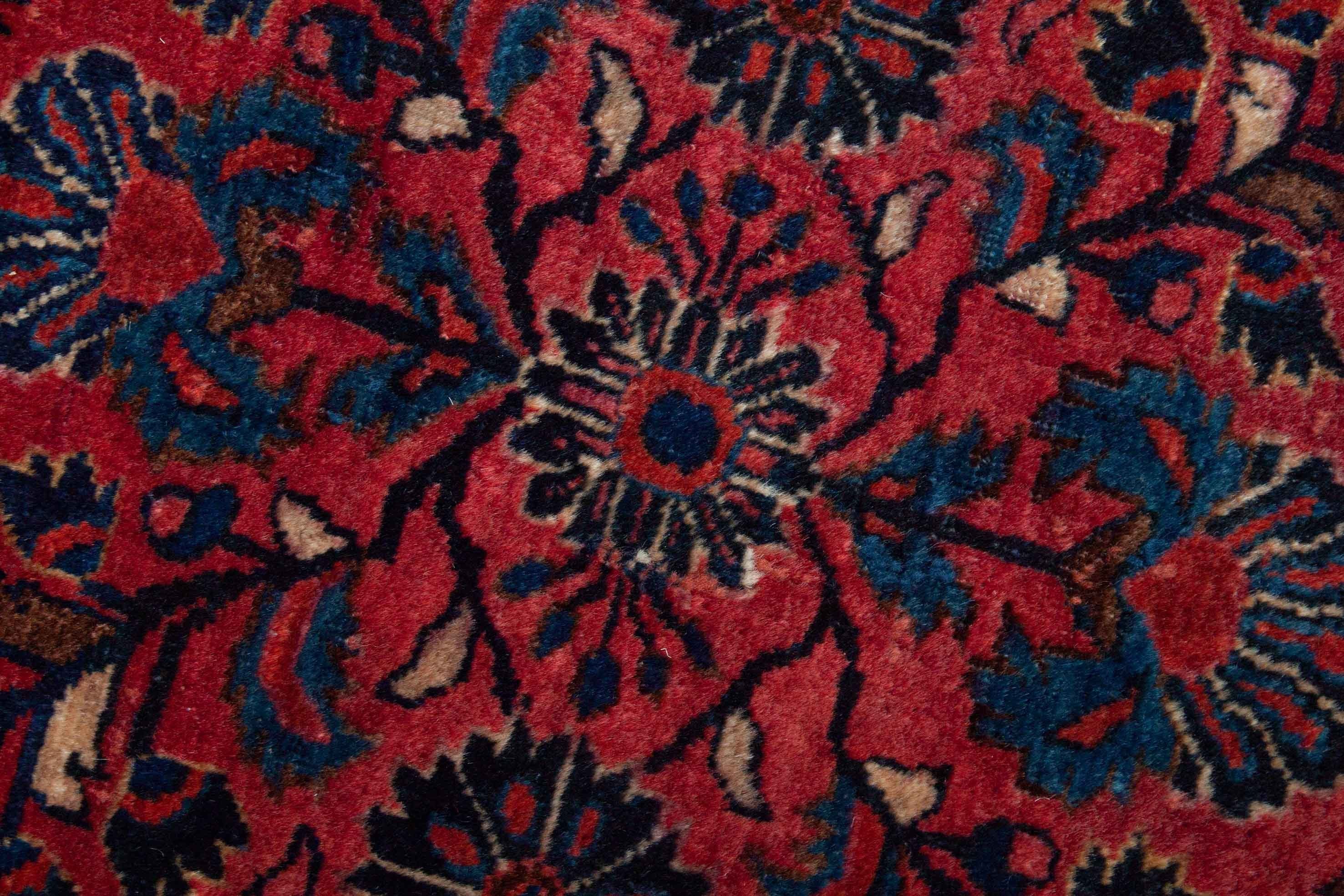 Eine Fotoaufnahme eines Re-Import Sarough Teppichs.