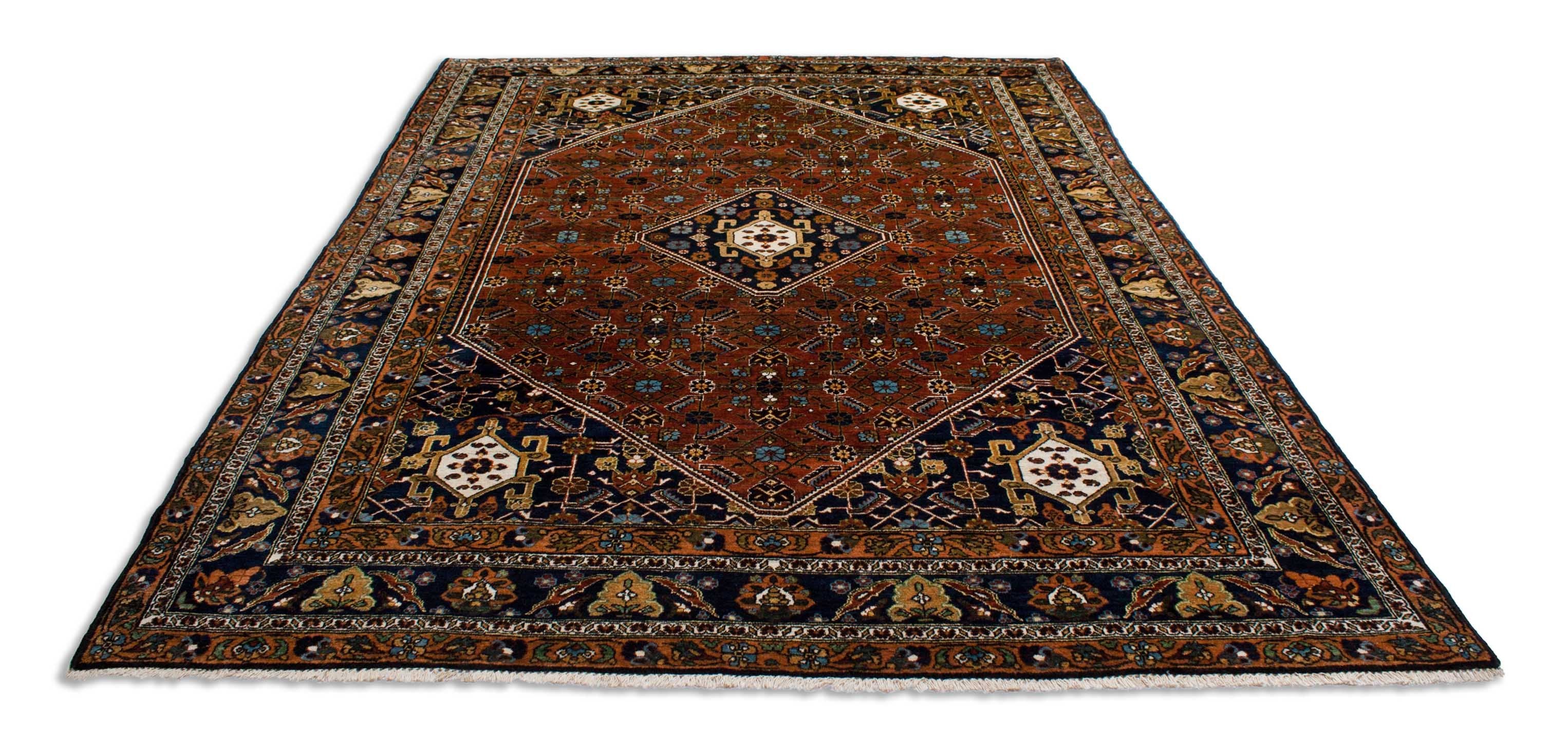 Eine Fotoaufnahme eines Yazd Teppichs.