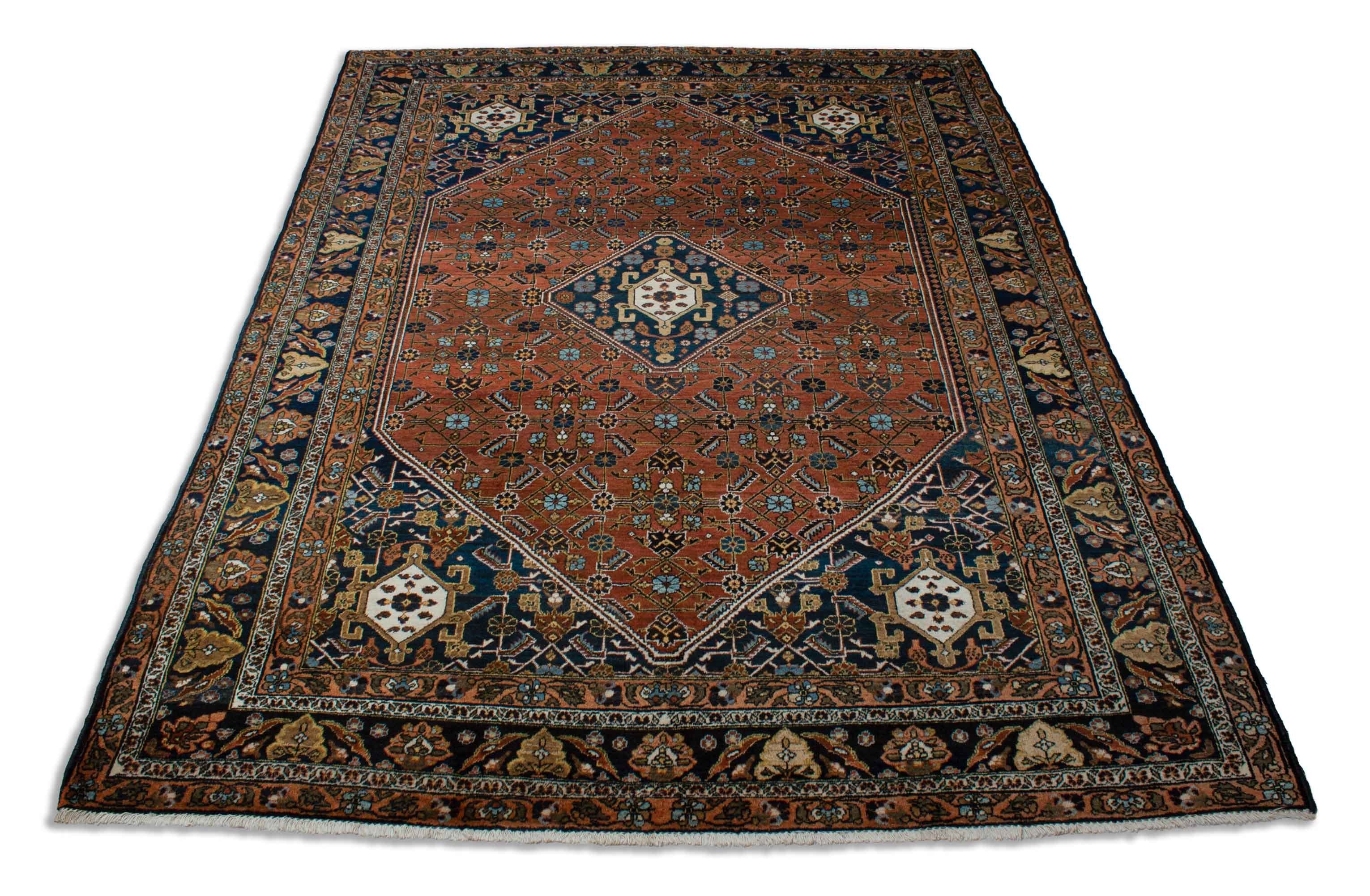 Eine Fotoaufnahme eines Yazd Teppichs.