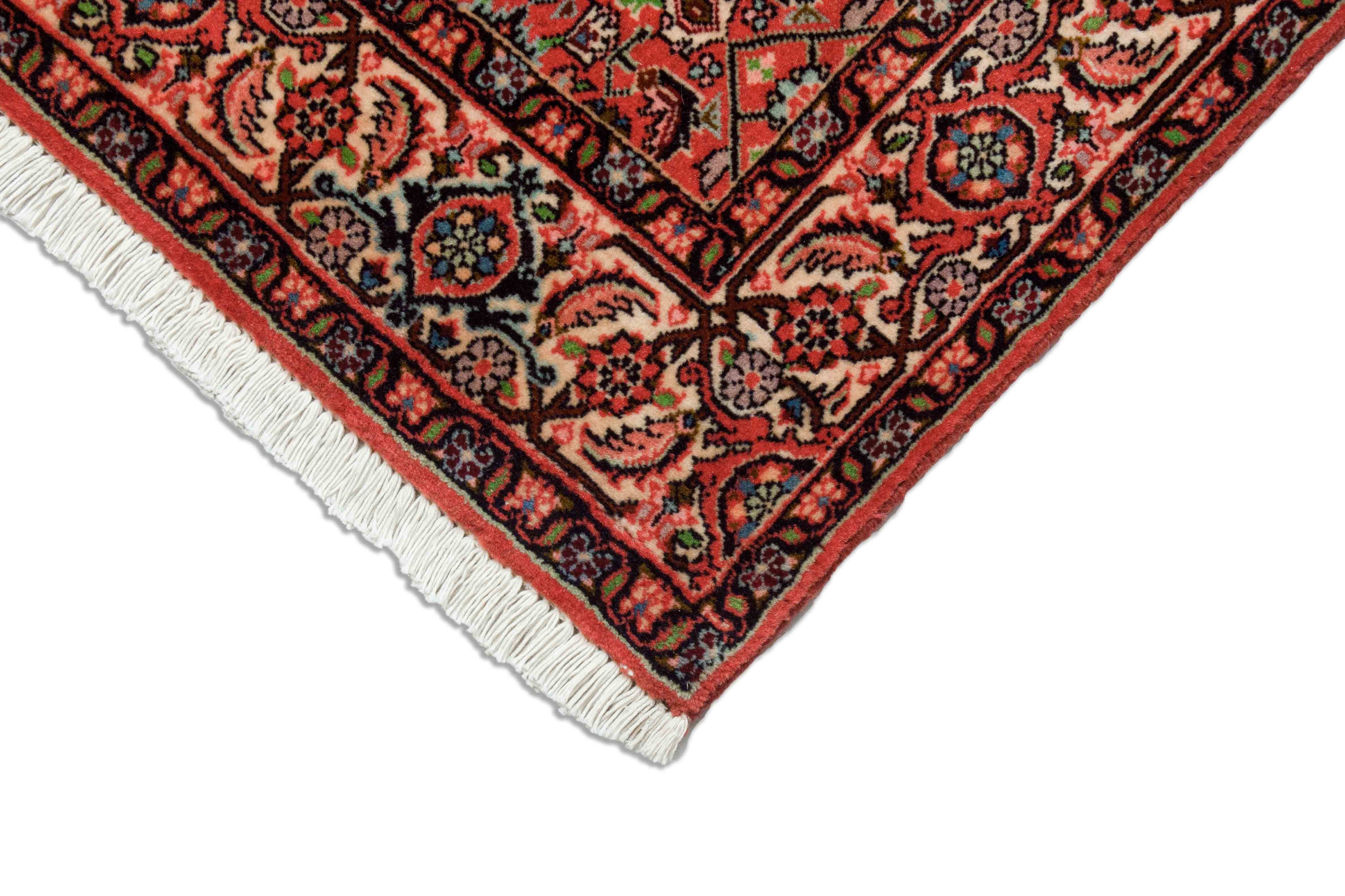 Eine Fotoaufnahme eines Bidjar Teppichs.