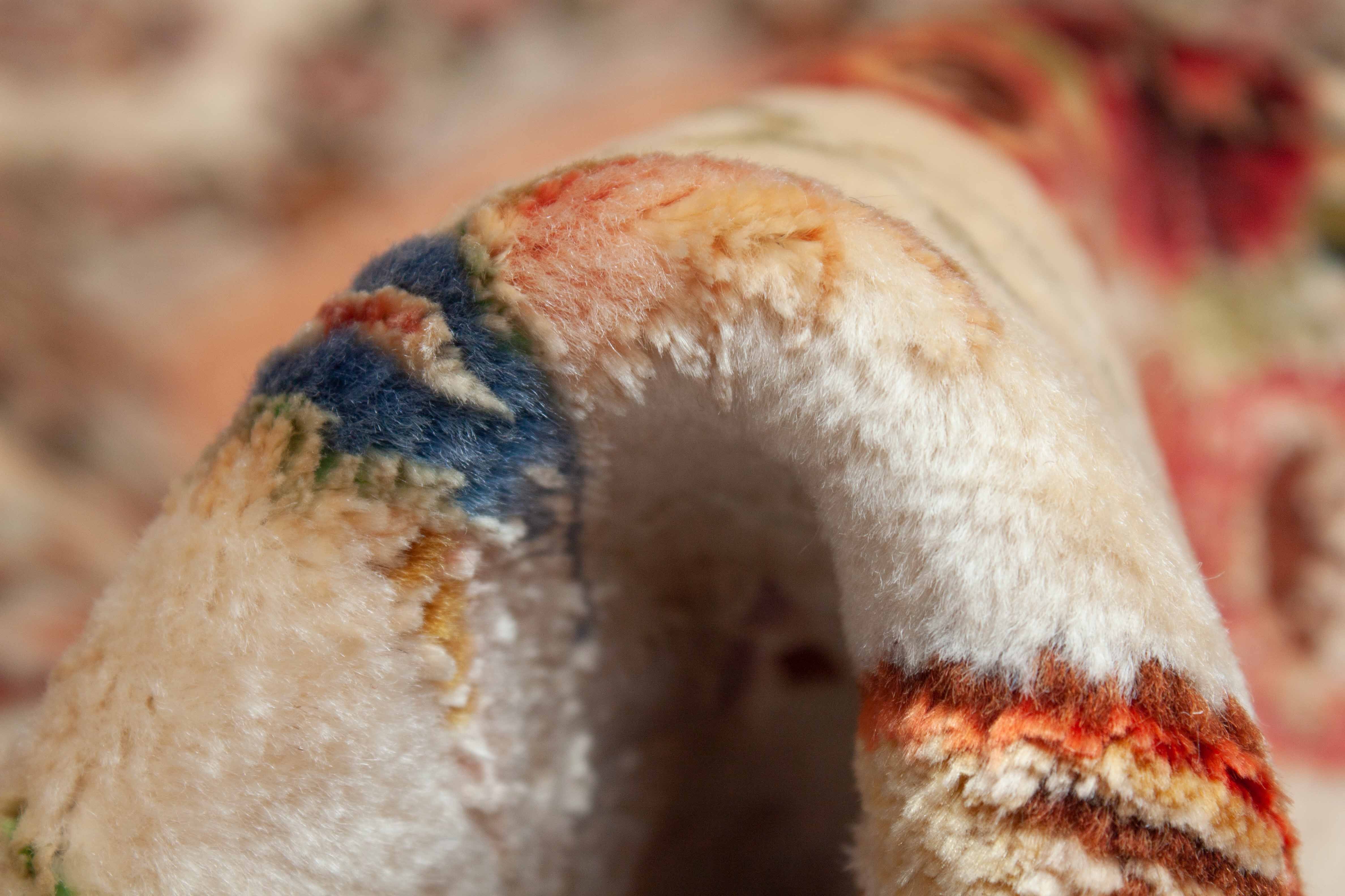 Eine Fotoaufnahme eines Täbriz Teppichs.