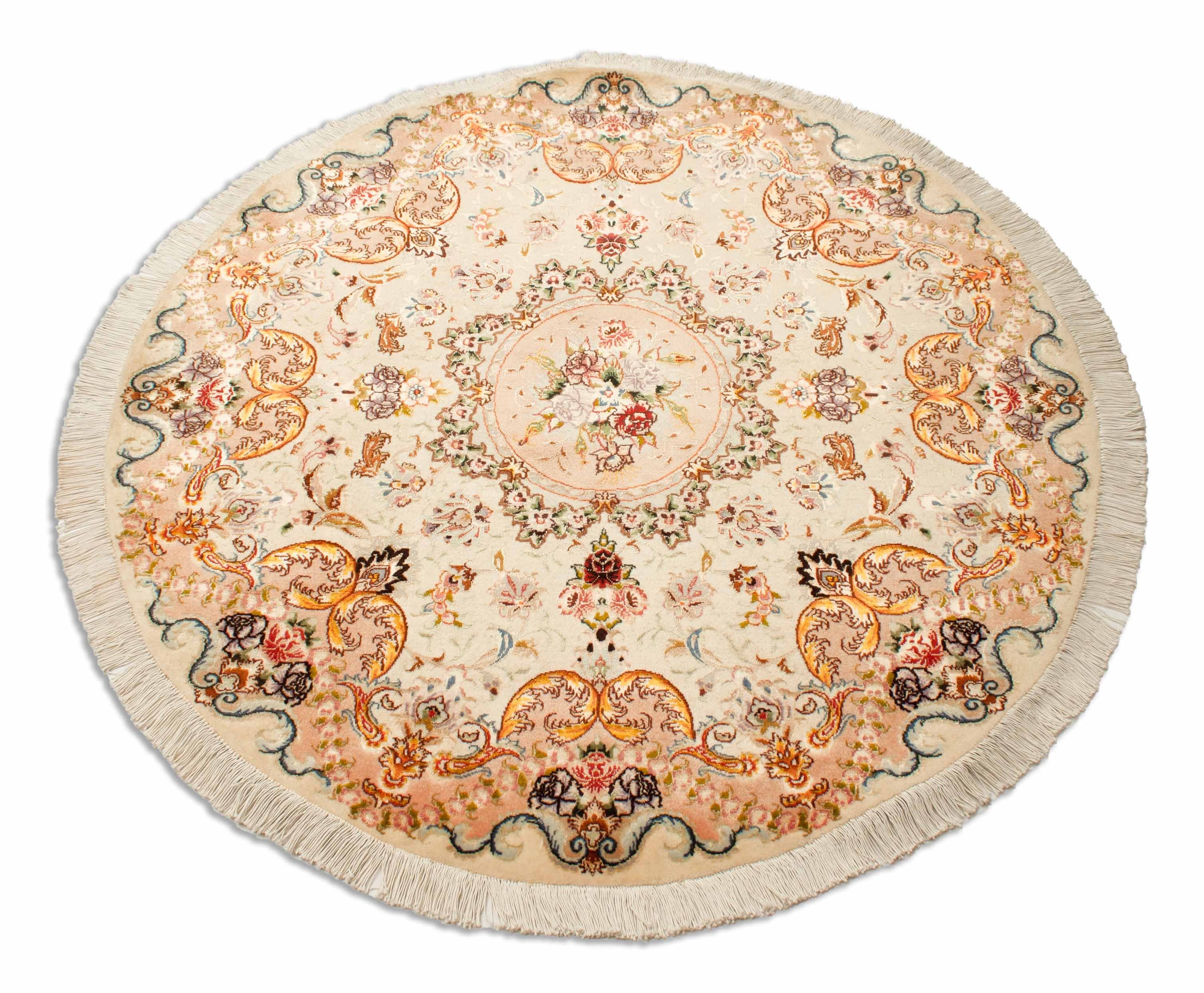 Eine Fotoaufnahme eines Täbriz Teppichs.