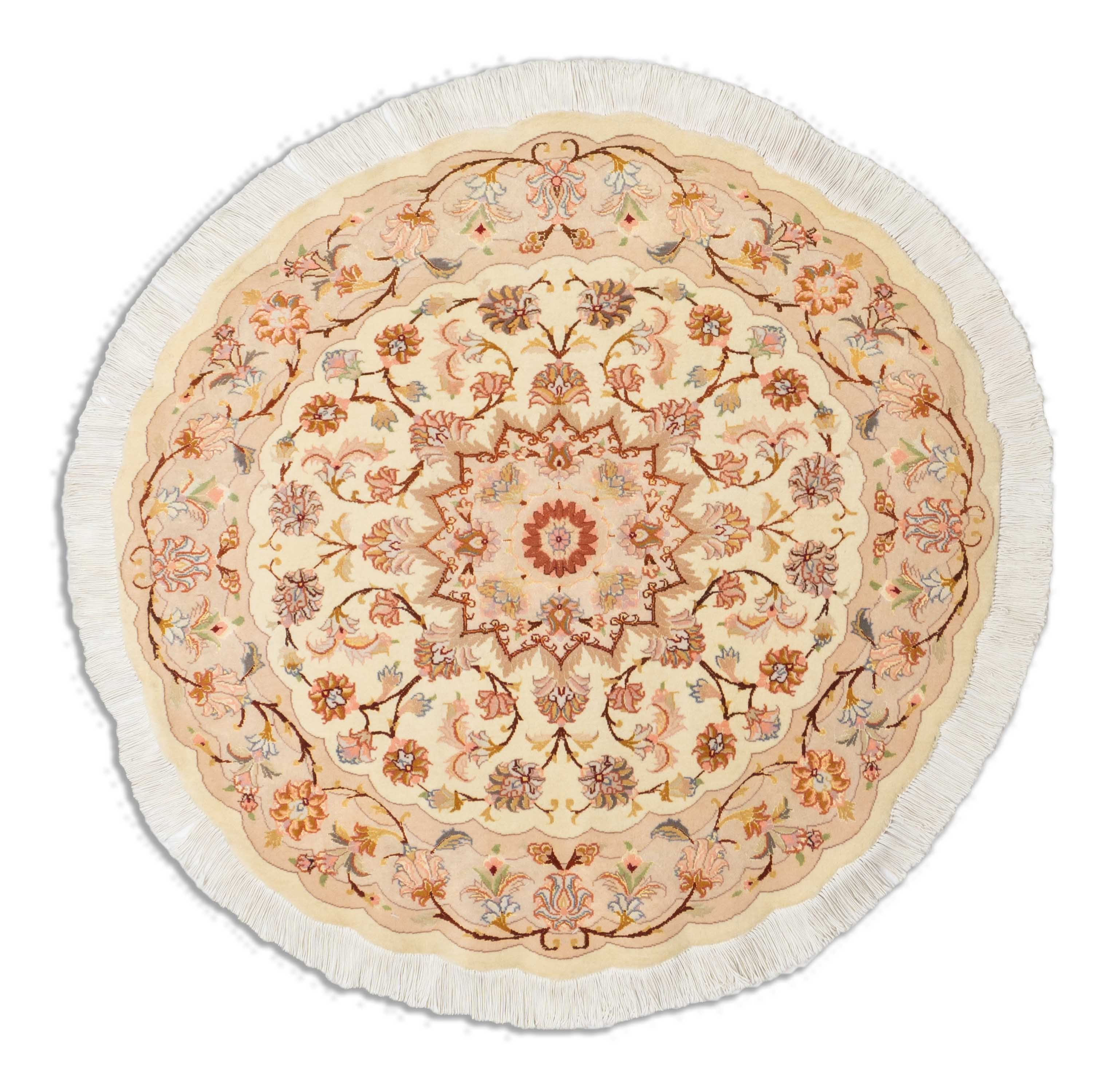 Eine Fotoaufnahme eines Täbriz Teppichs.