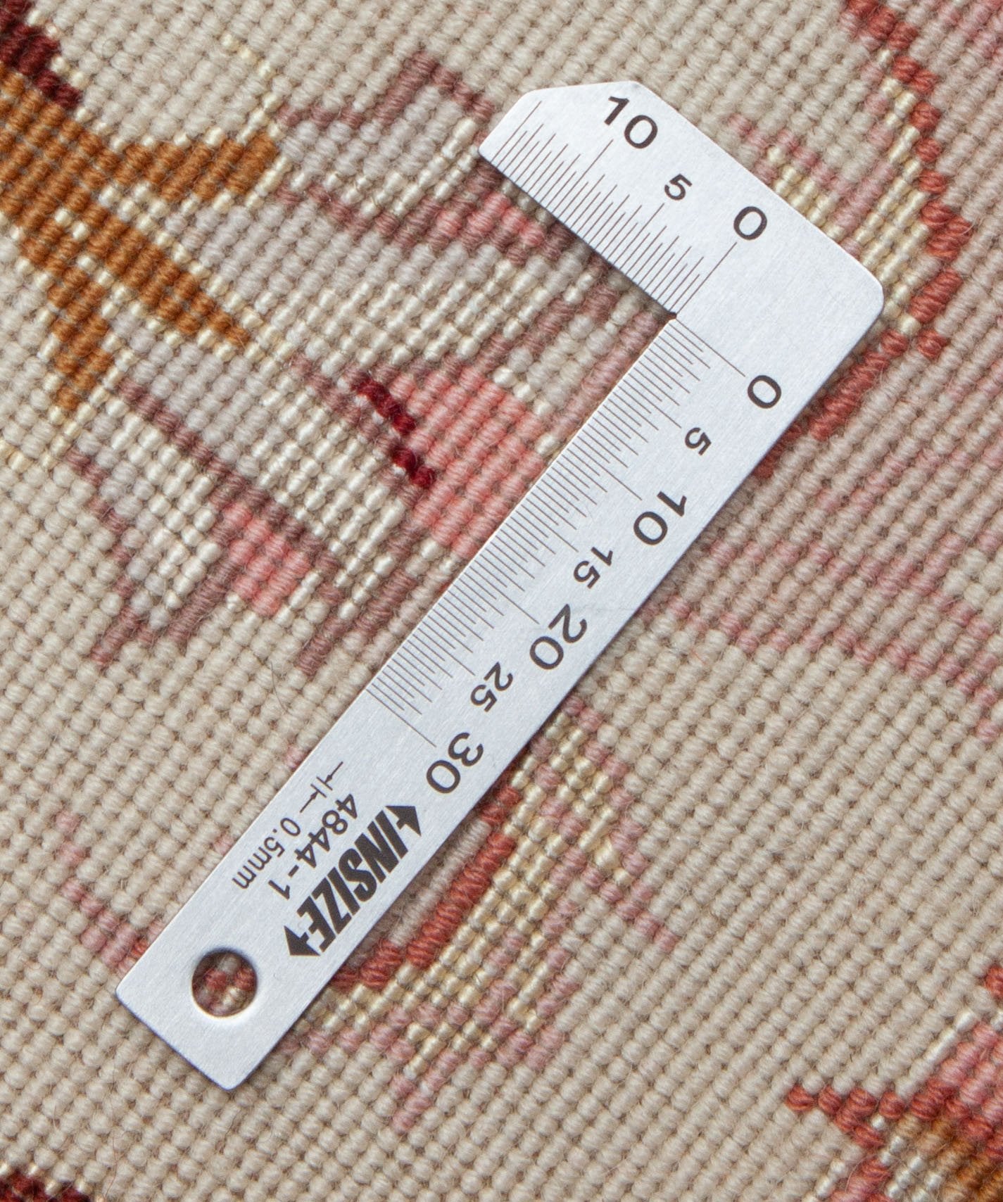 Eine Fotoaufnahme eines Täbriz Teppichs.