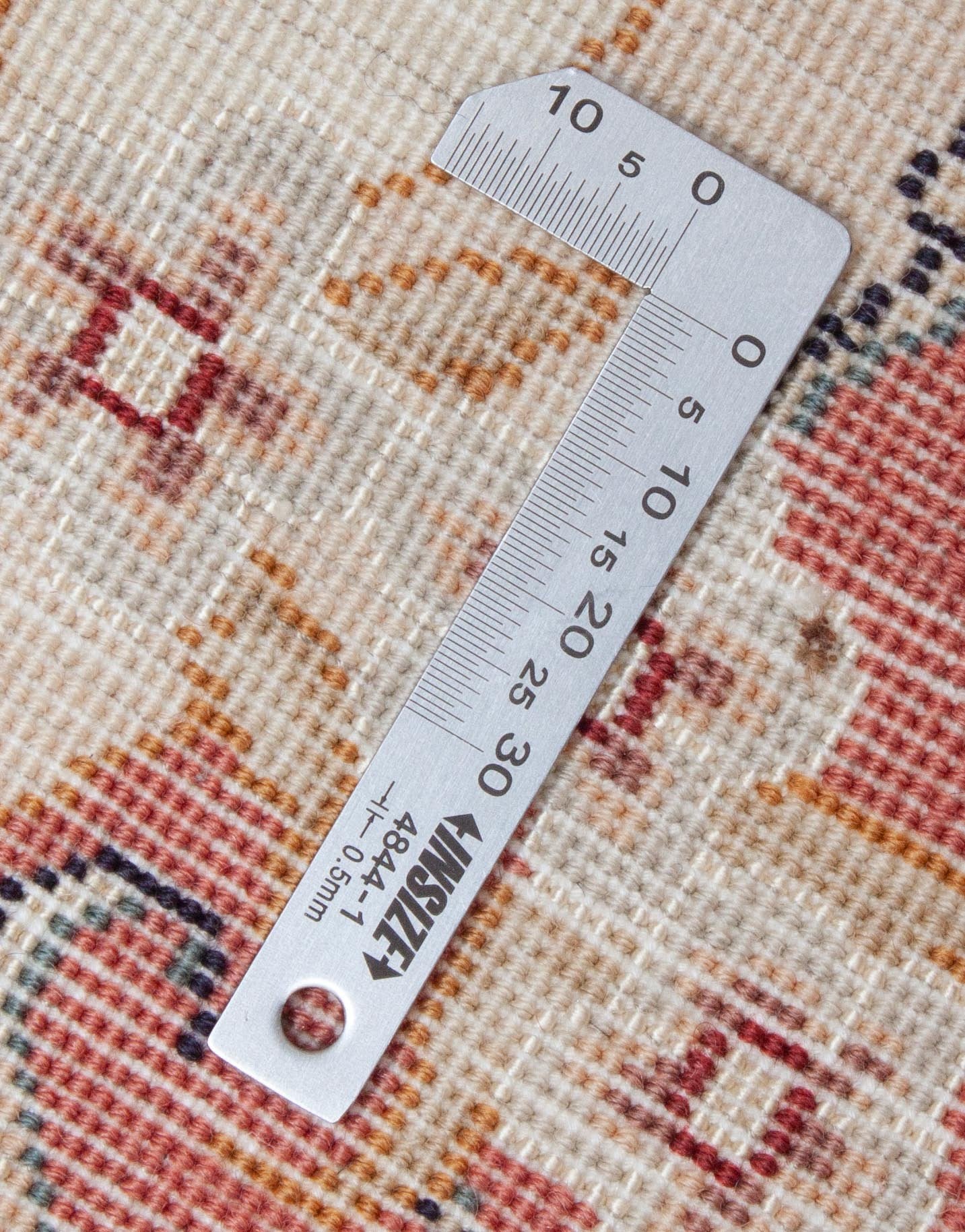 Eine Fotoaufnahme eines Täbriz Teppichs.