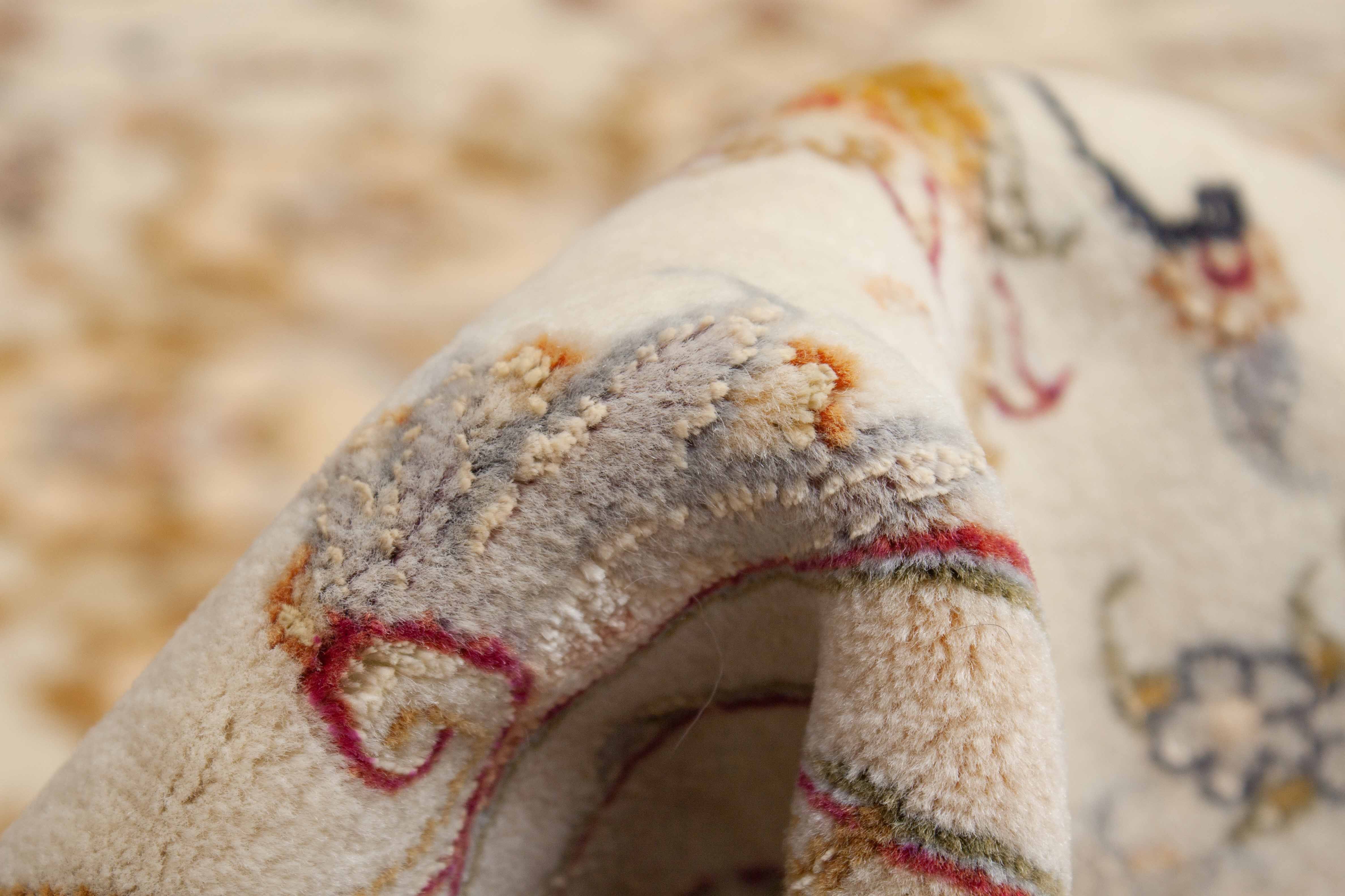 Eine Fotoaufnahme eines Täbriz Teppichs.