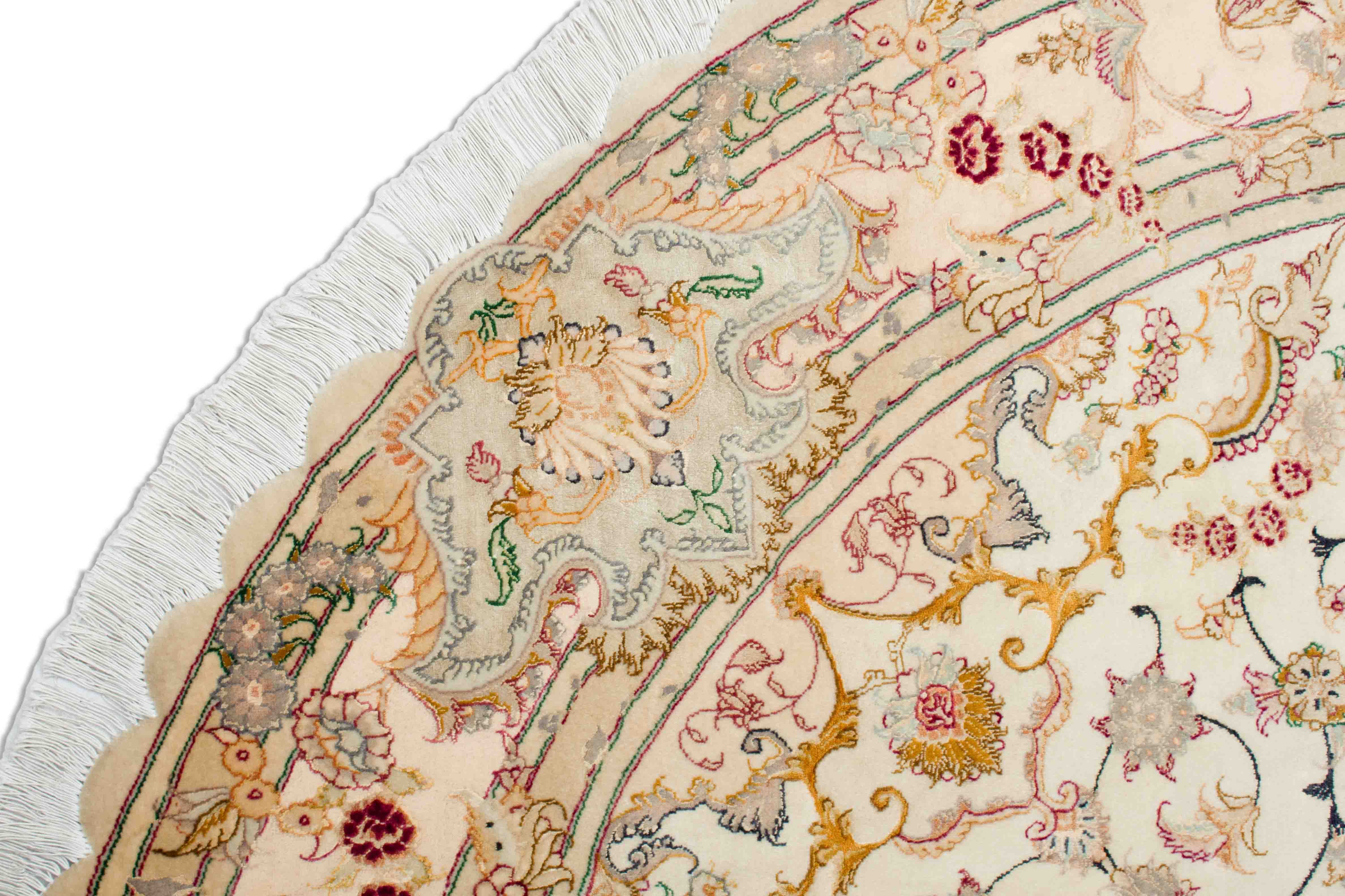 Eine Fotoaufnahme eines Täbriz Teppichs.