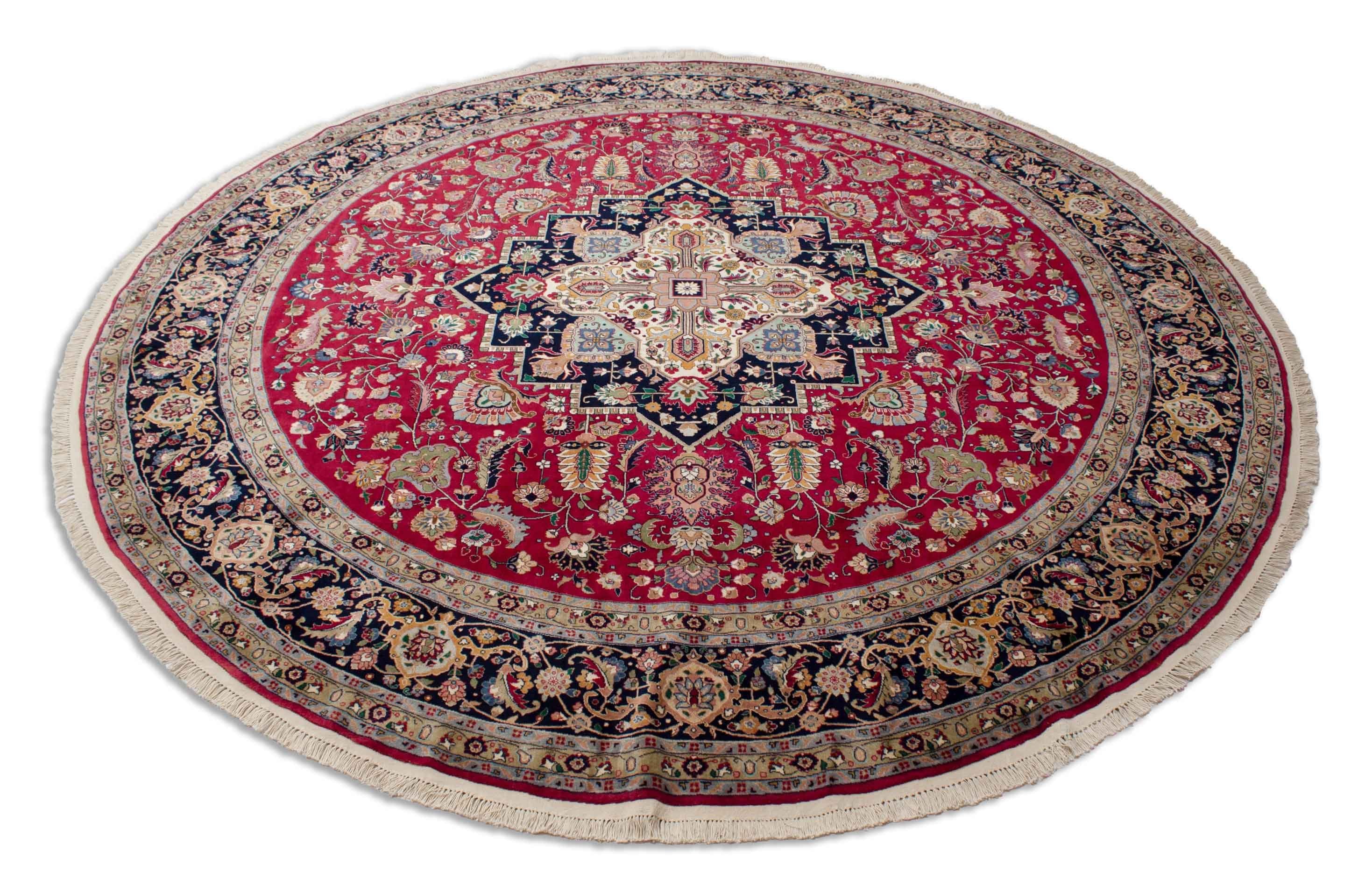 Eine Fotoaufnahme eines Täbriz Teppichs.