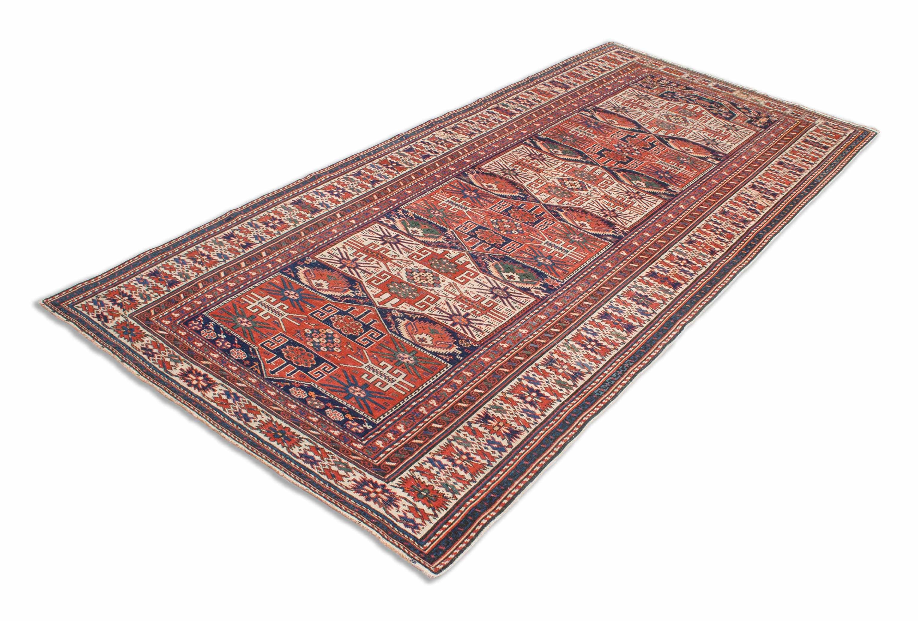 Eine Fotoaufnahme eines Kuba Schirwan Teppichs.