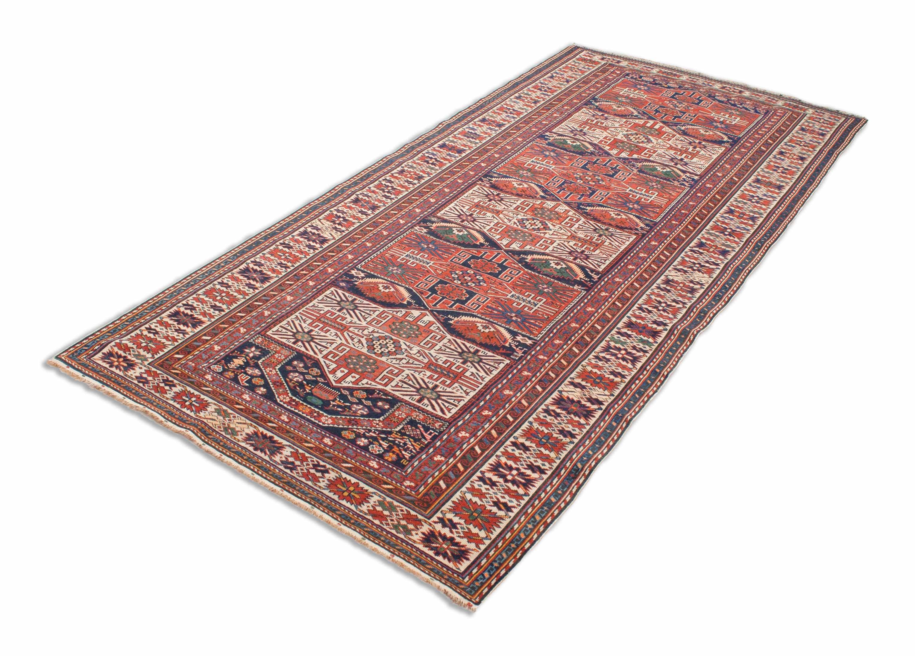 Eine Fotoaufnahme eines Kuba Schirwan Teppichs.