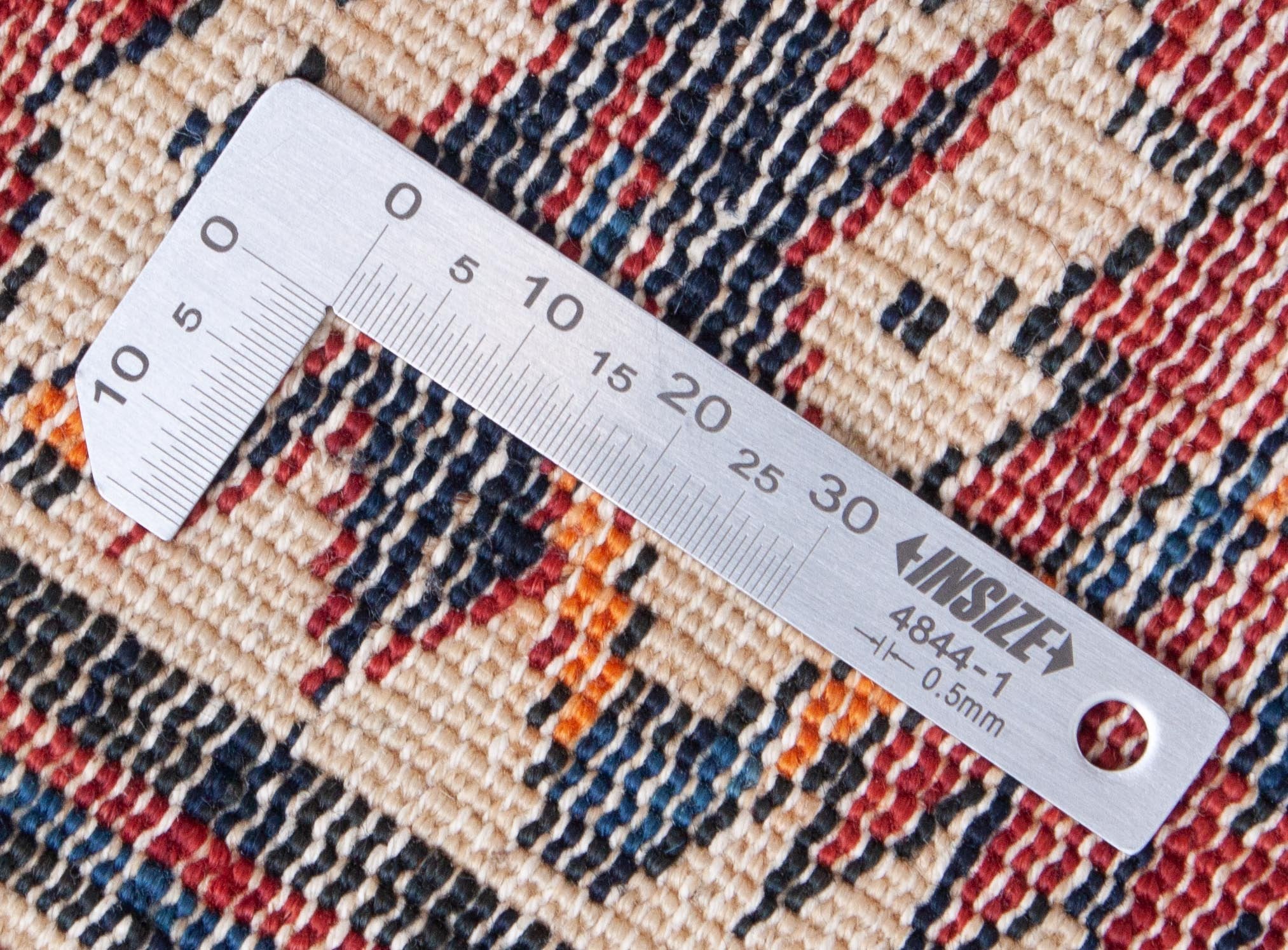 Eine Fotoaufnahme eines Kuba Schirwan Teppichs.