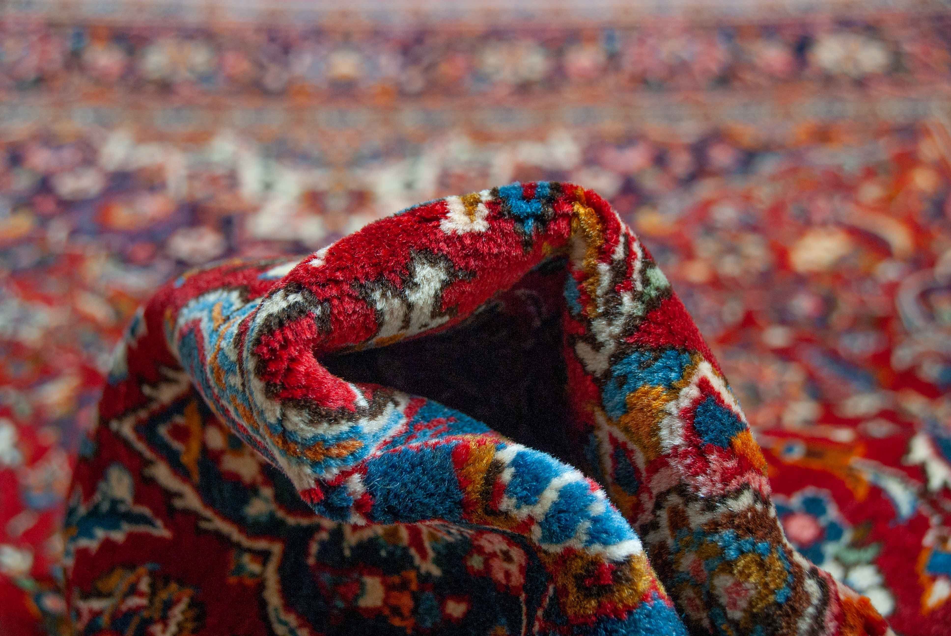 Eine Fotoaufnahme eines Keshan Teppichs.