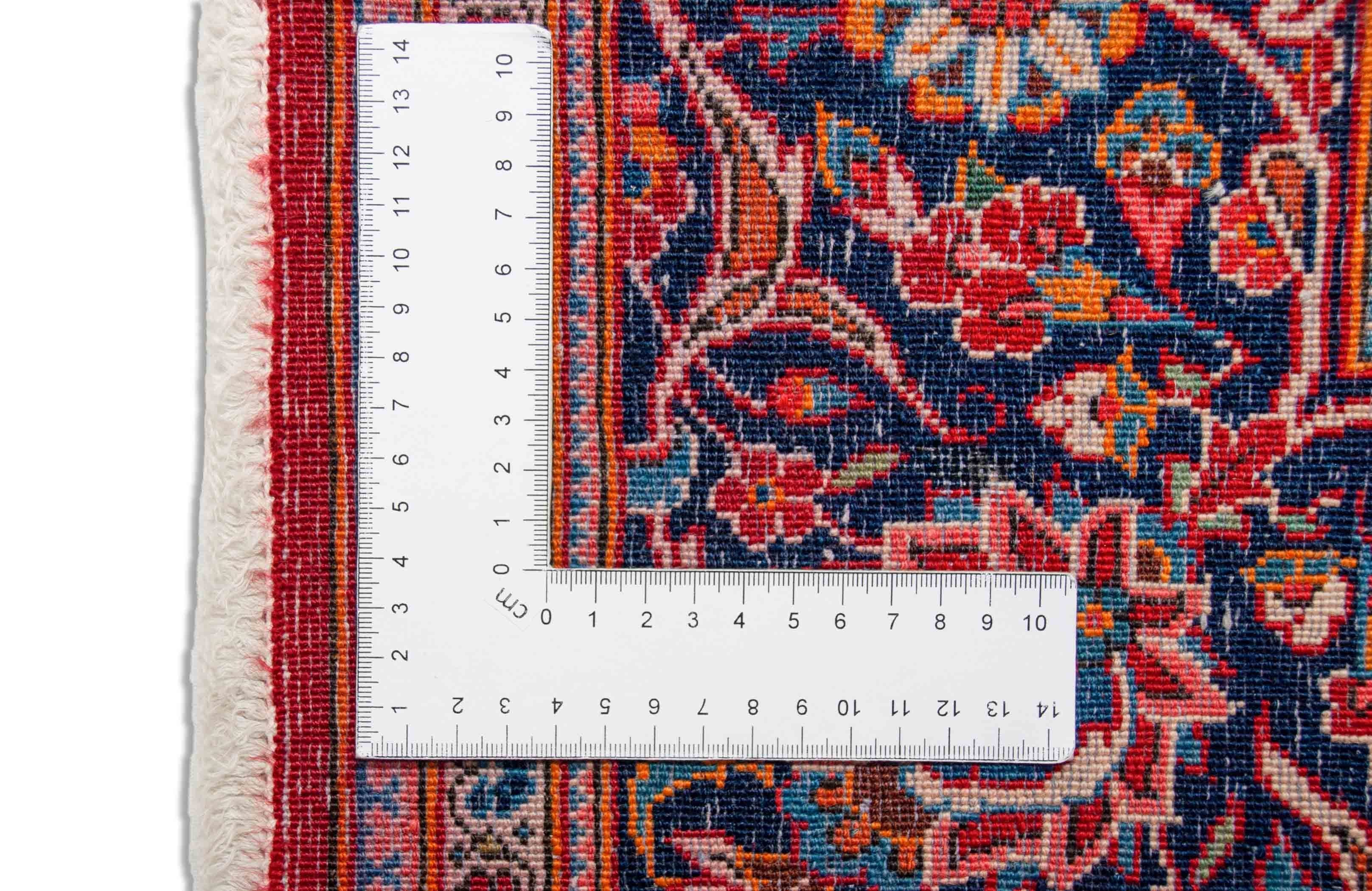 Eine Fotoaufnahme eines Keshan Teppichs.