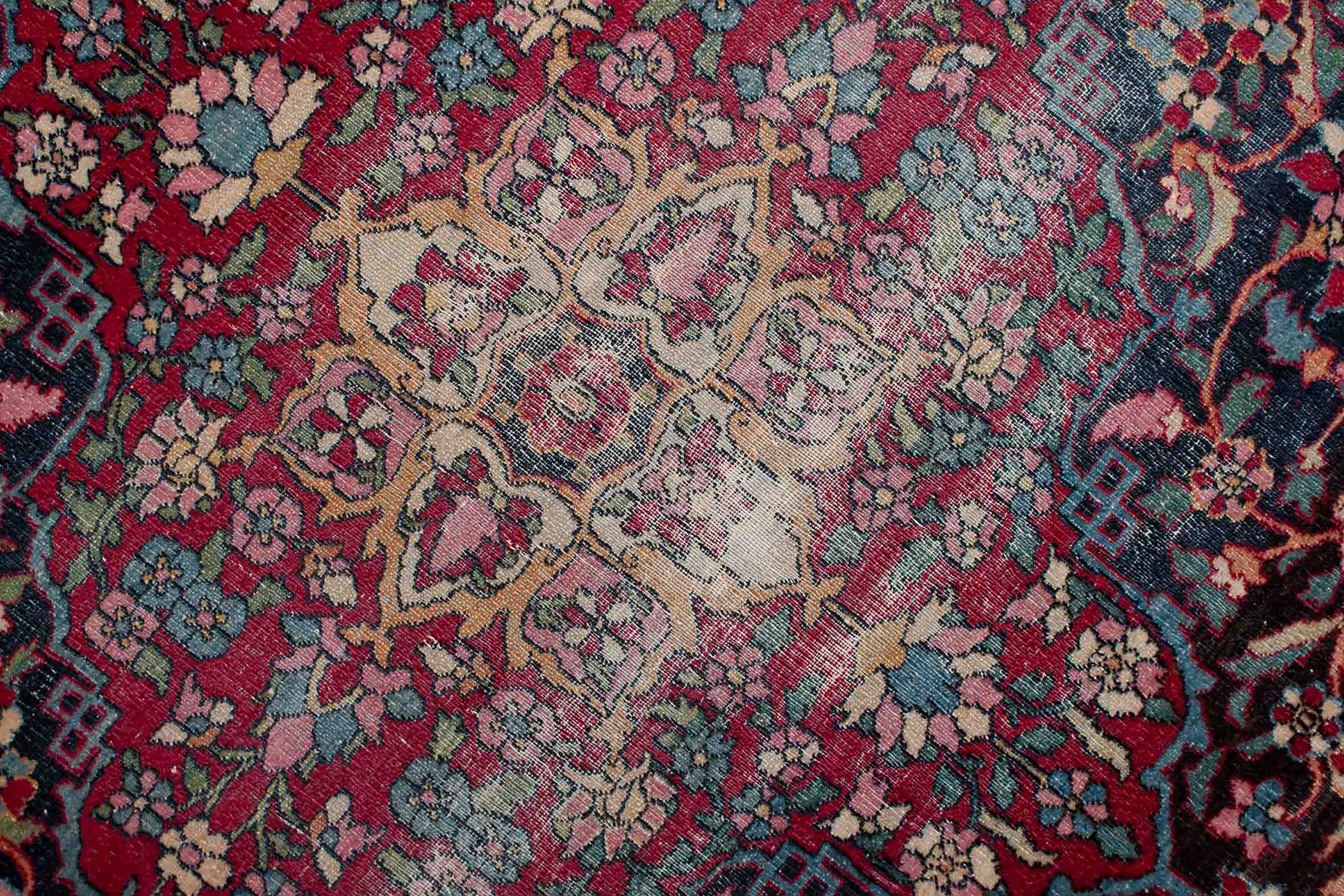 Eine Fotoaufnahme eines Isfahan Teppichs.